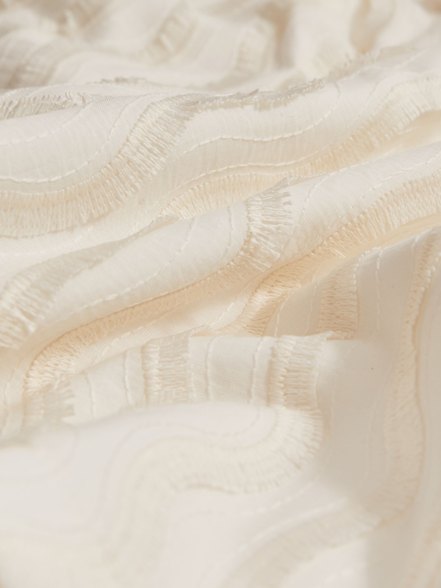 Reiss | Ché Fringed-Wave Shorts in Off White