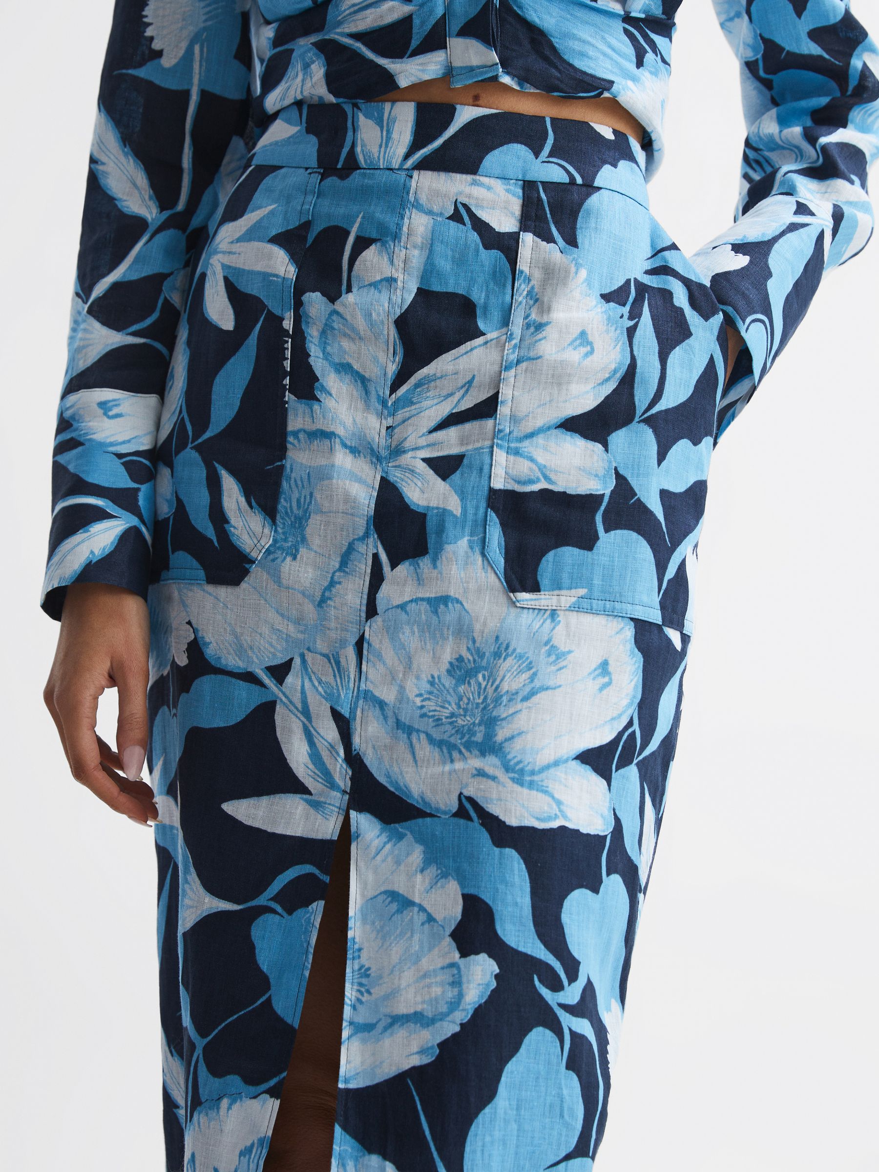 Floral Print High Rise Midi Skirt in Navy/Blue