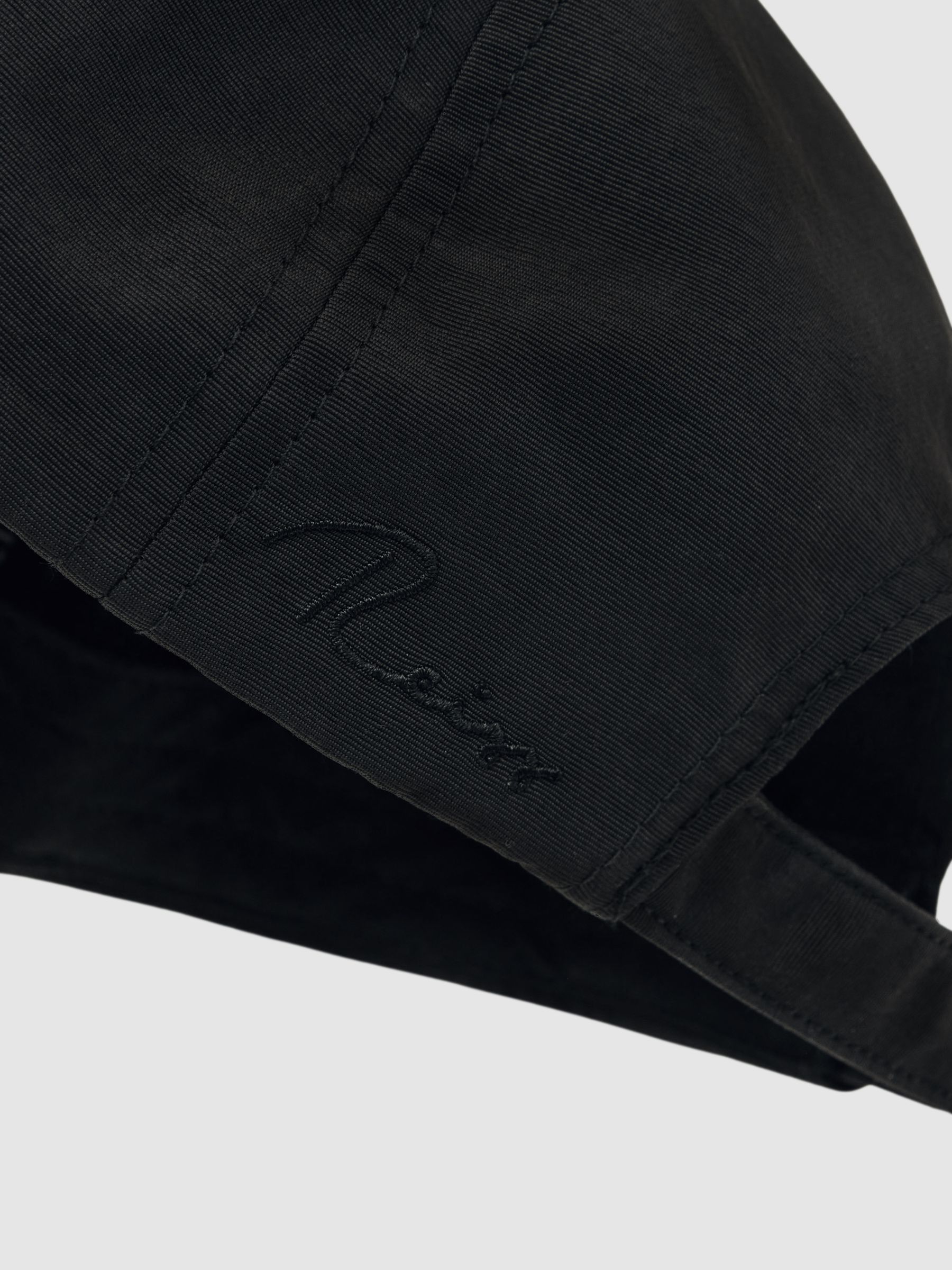 Embroidered-Logo Tech Baseball Cap in Black