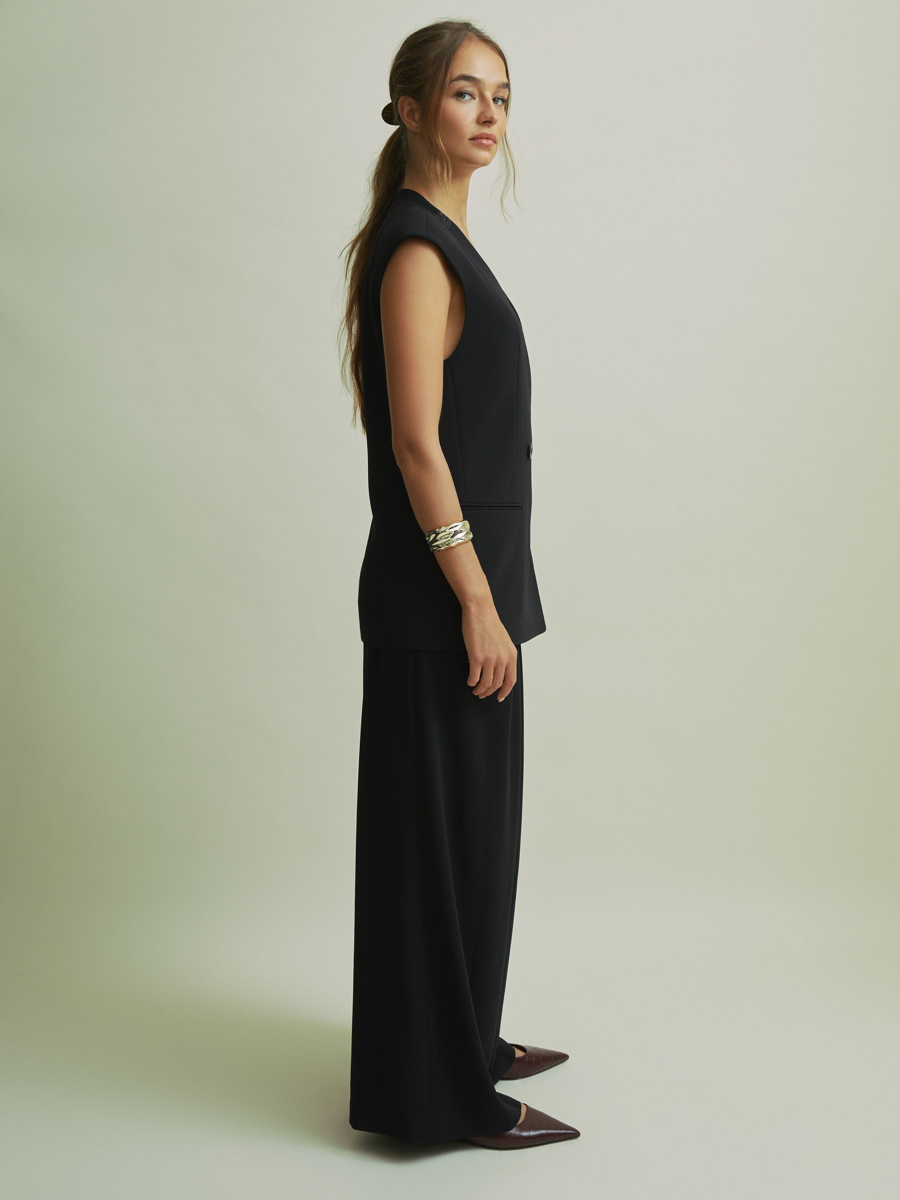 Florere Longline Black Waistcoat in Black