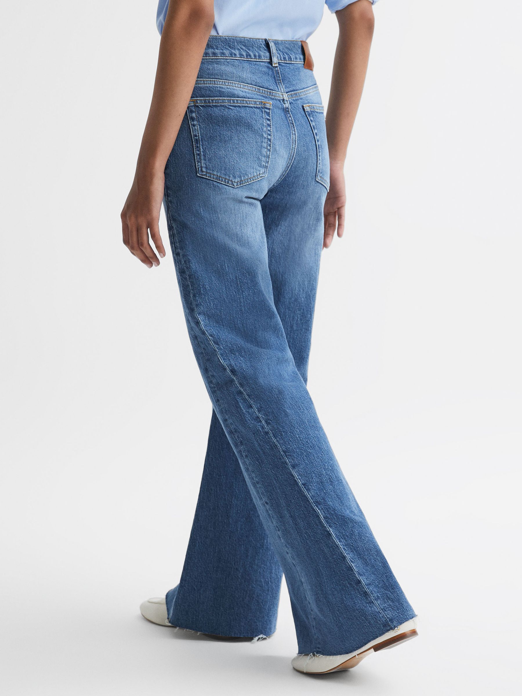 Mid Rise Wide Leg Jeans in Mid Blue