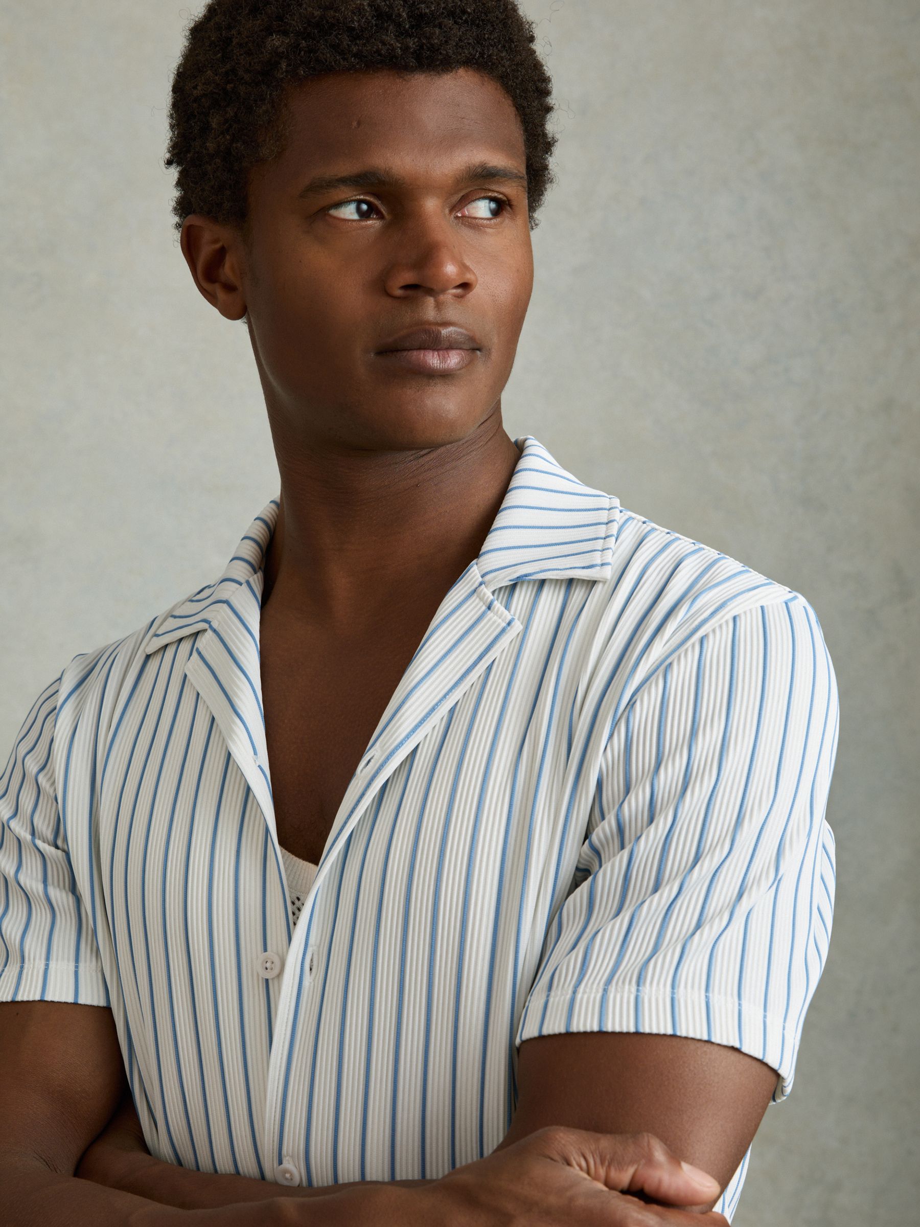 Ribbed Striped Cuban Collar Shirt in White/Soft Blue