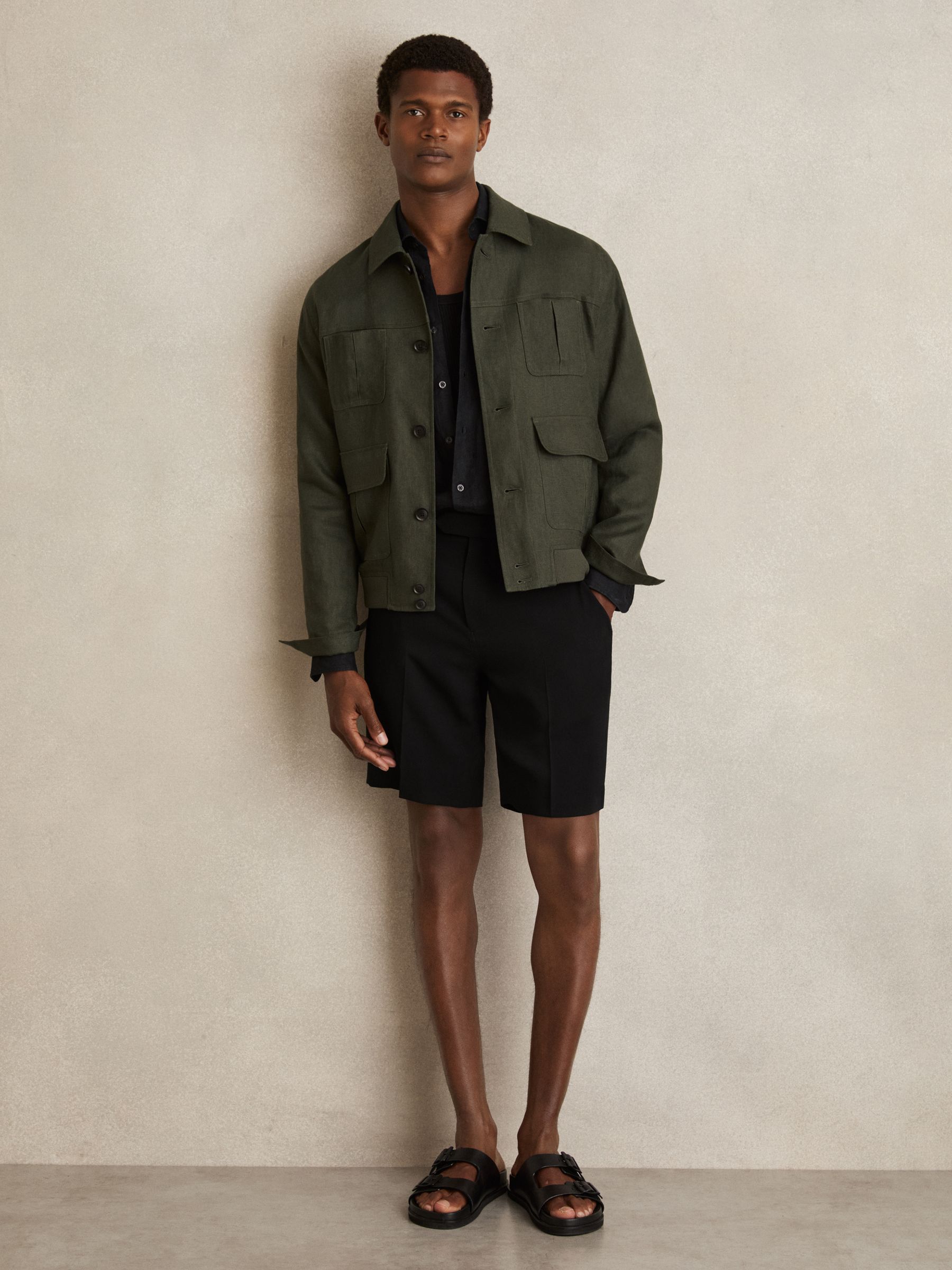 Side-Adjuster Tailored Shorts in Black