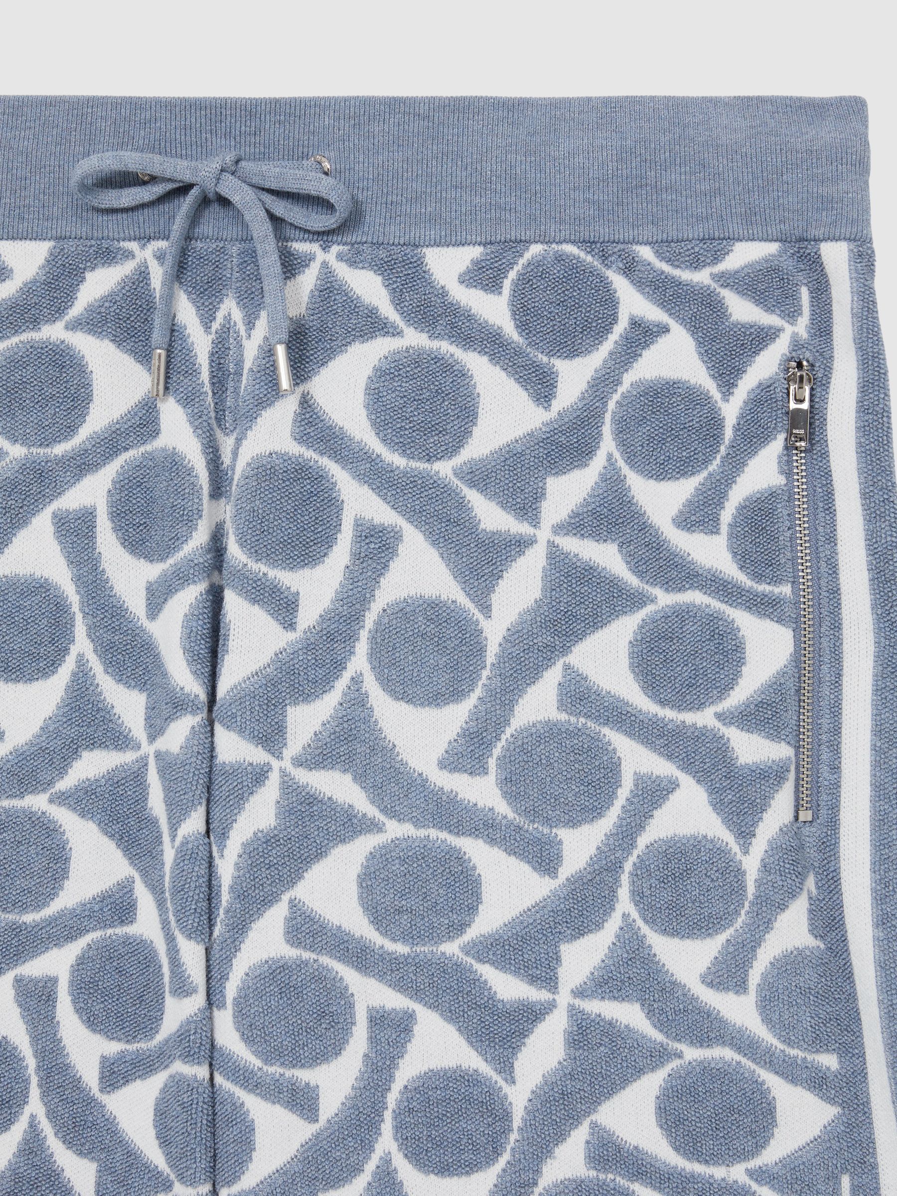 Abstract-Pattern Towelling Shorts in Soft Blue/White