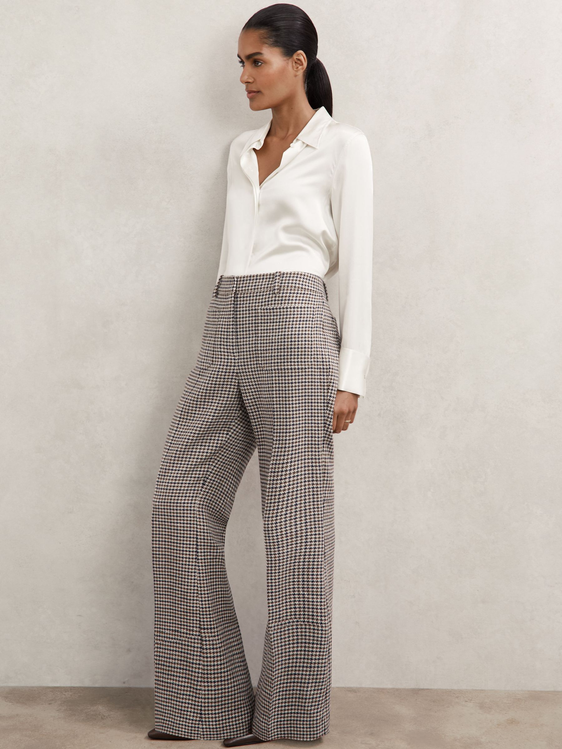 Trousers in Navy Neutral Check