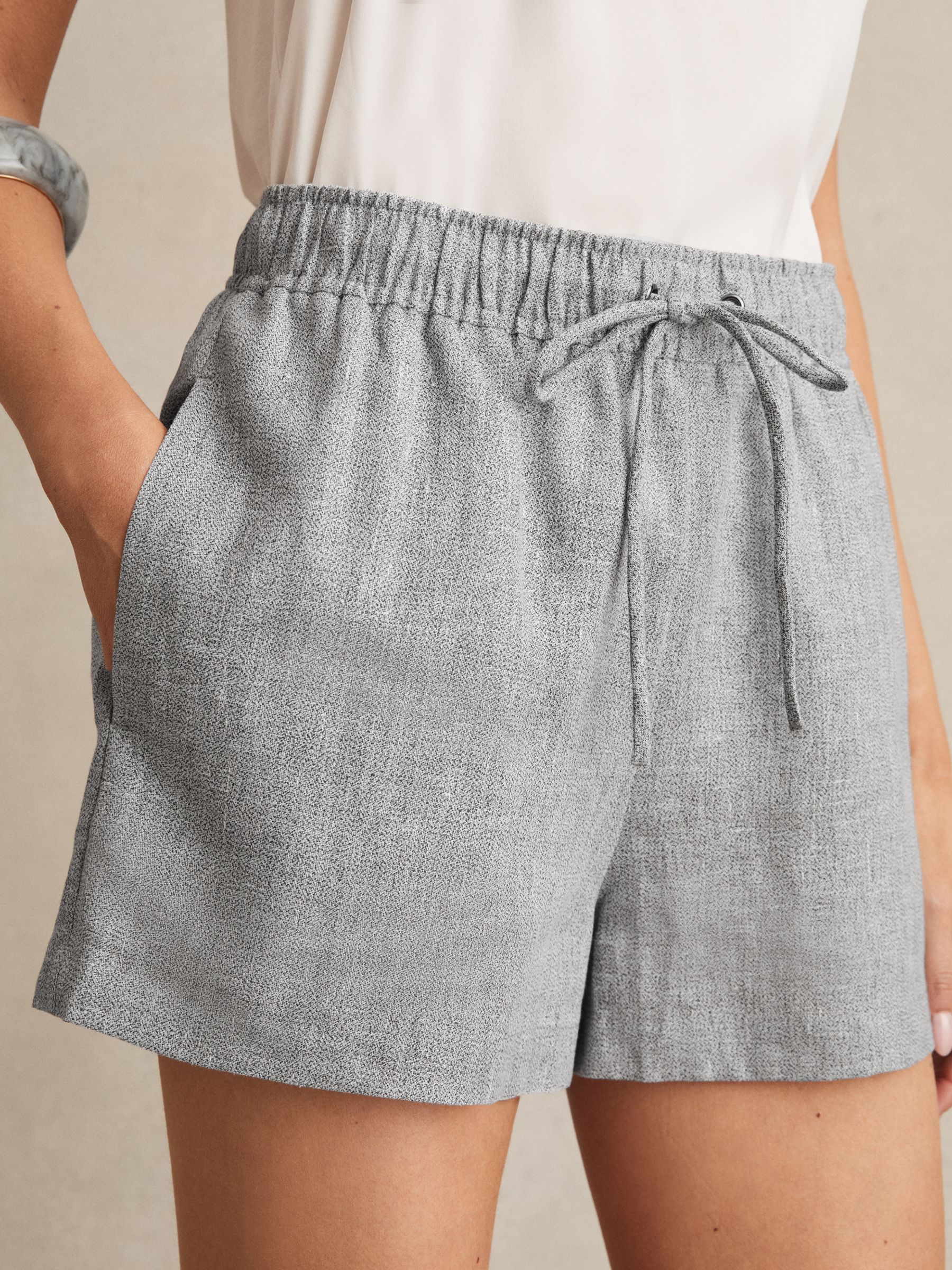 Linen-Blend Drawstring Shorts in Blue