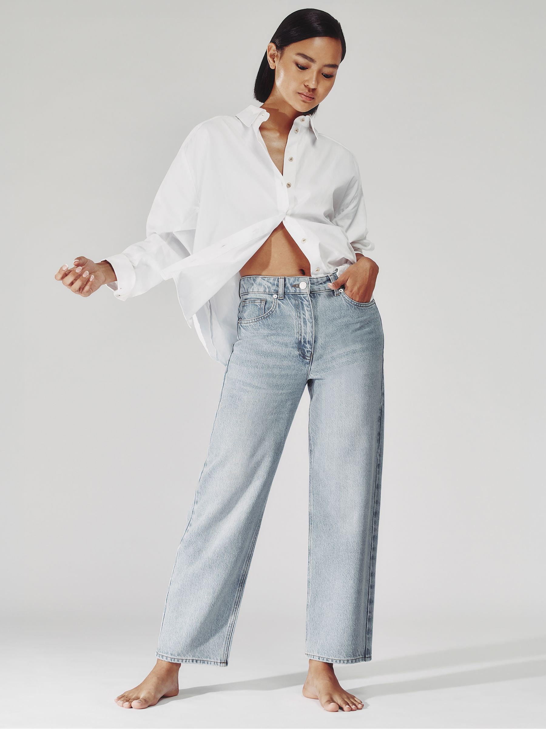 Petite Mid-Rise Straight-Leg Jeans in Pale Blue