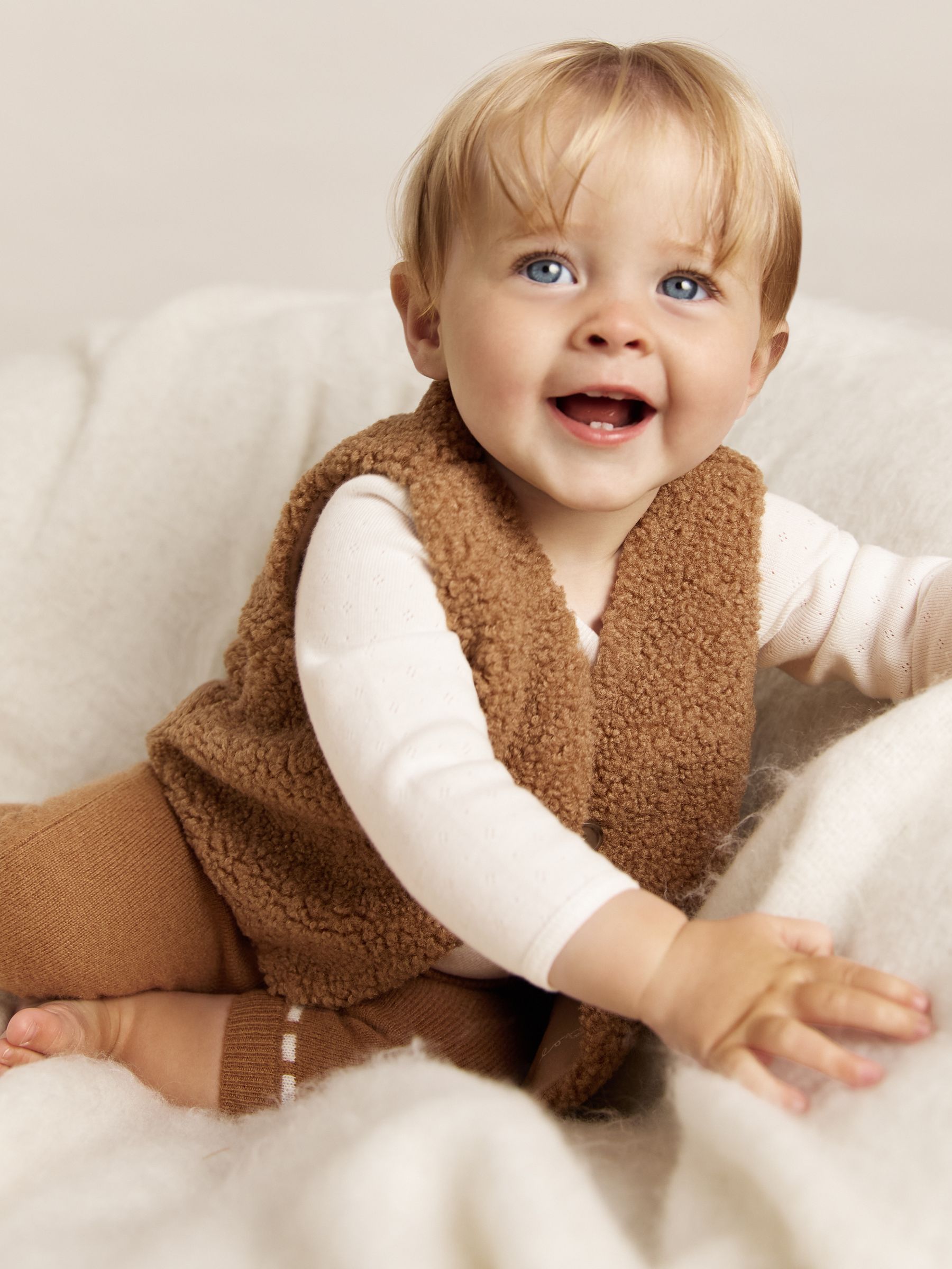 Reversible Fleece Single-Button Gilet in Neutral