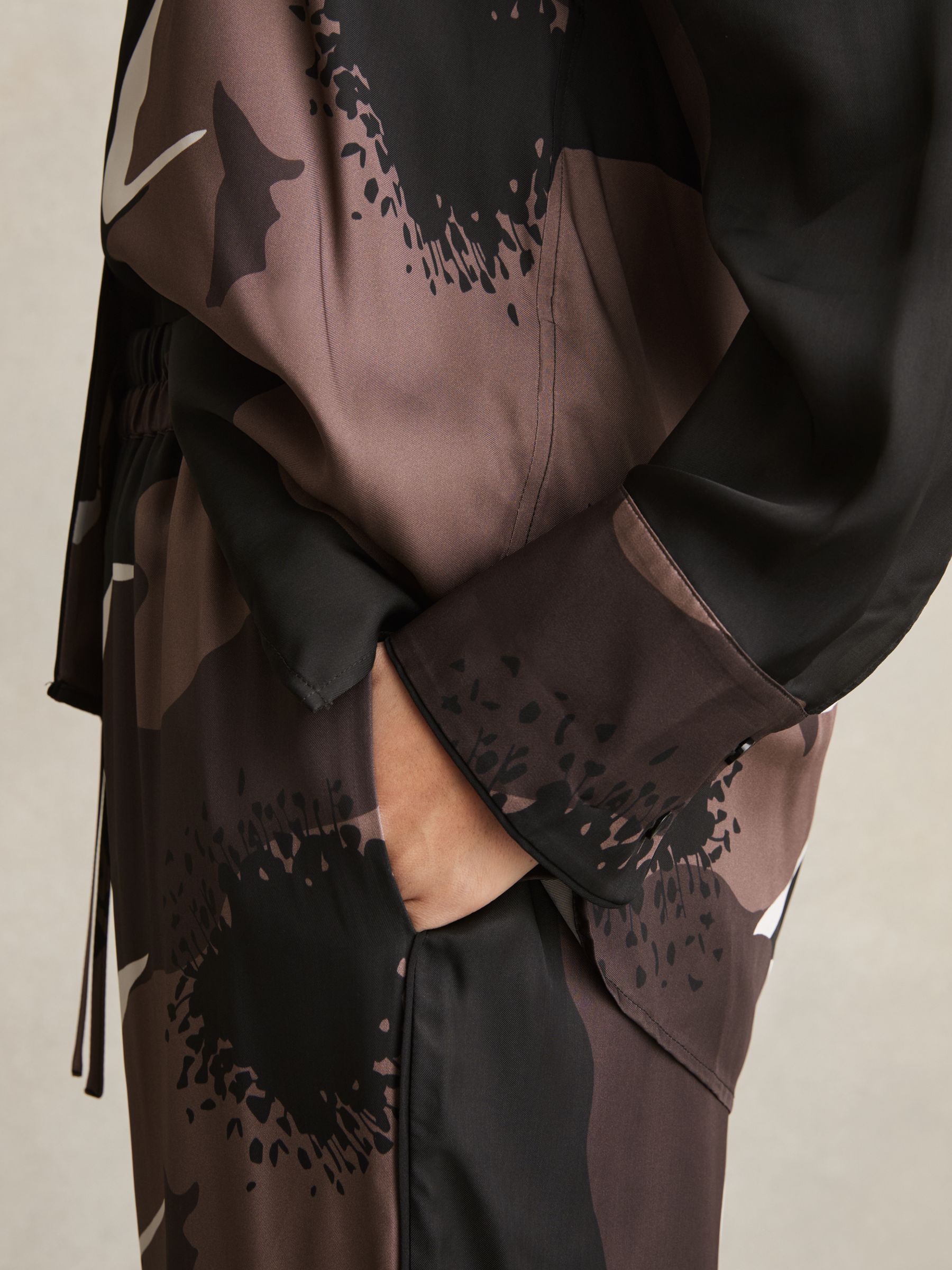 Floral-Print Long-Sleeve Shirt in Black/Brown