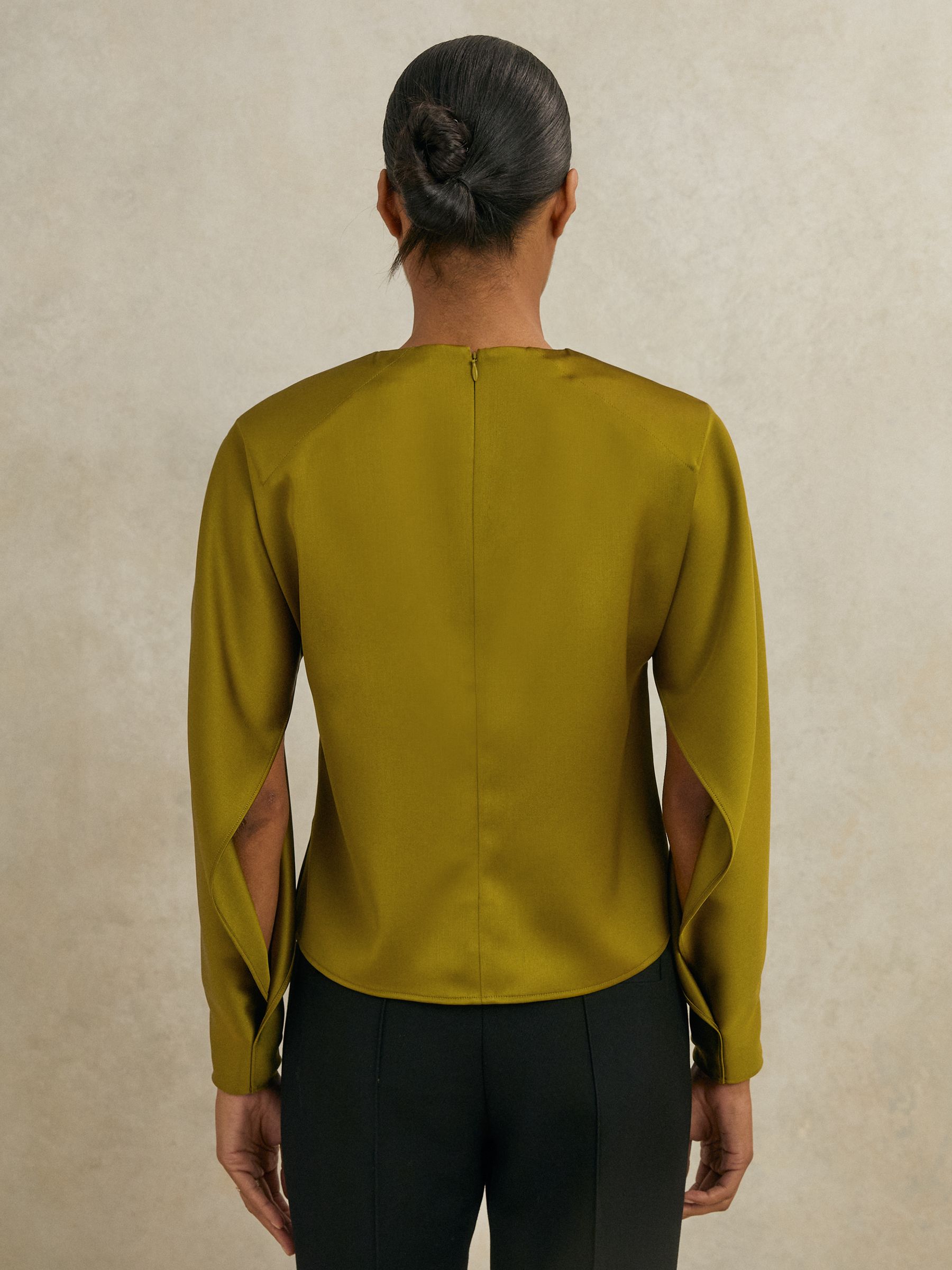 Atelier Satin Turn-Lock Top in Green