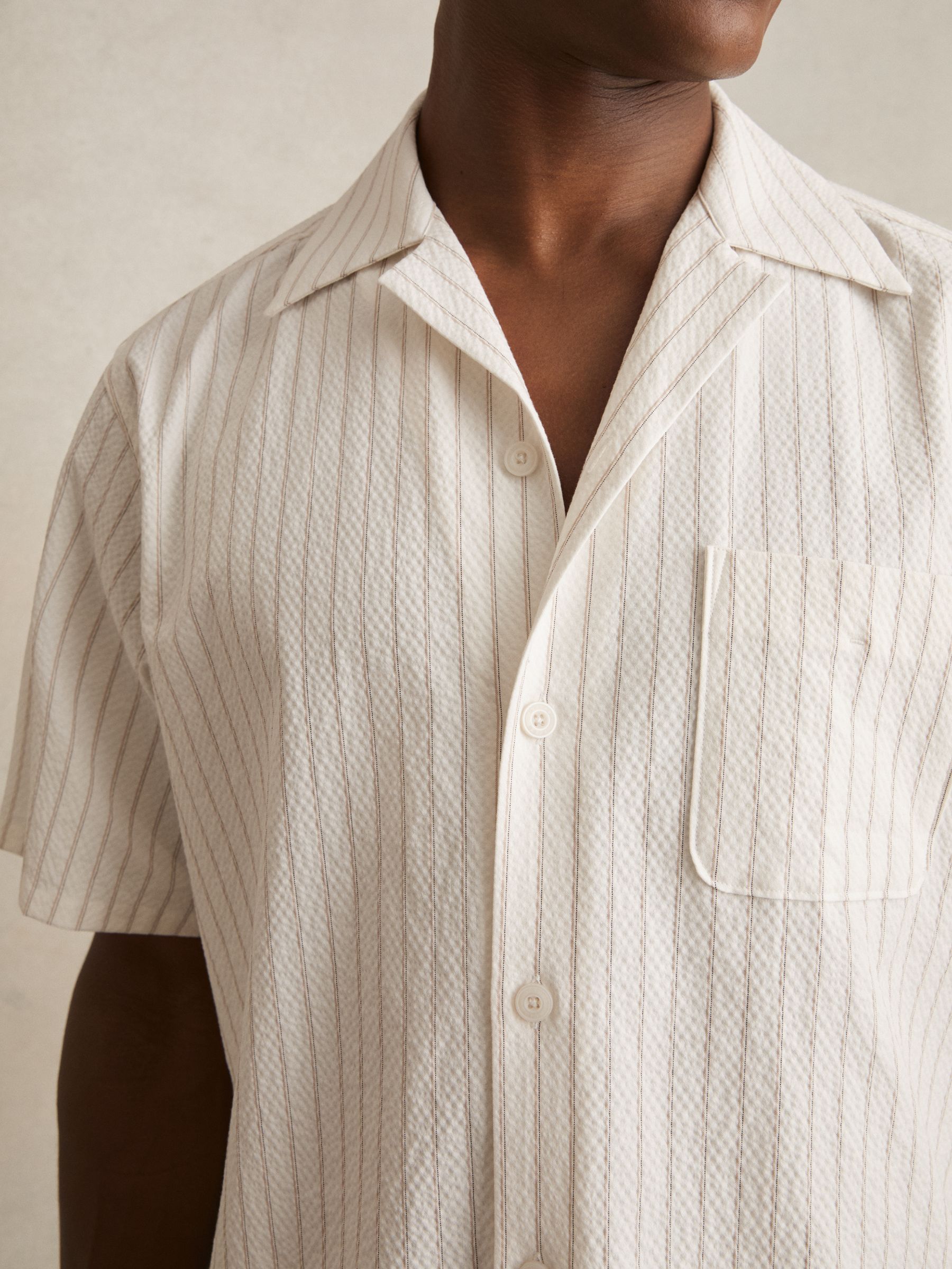 Cotton-Blend Seersucker Stripe Shirt in White/Taupe Brown