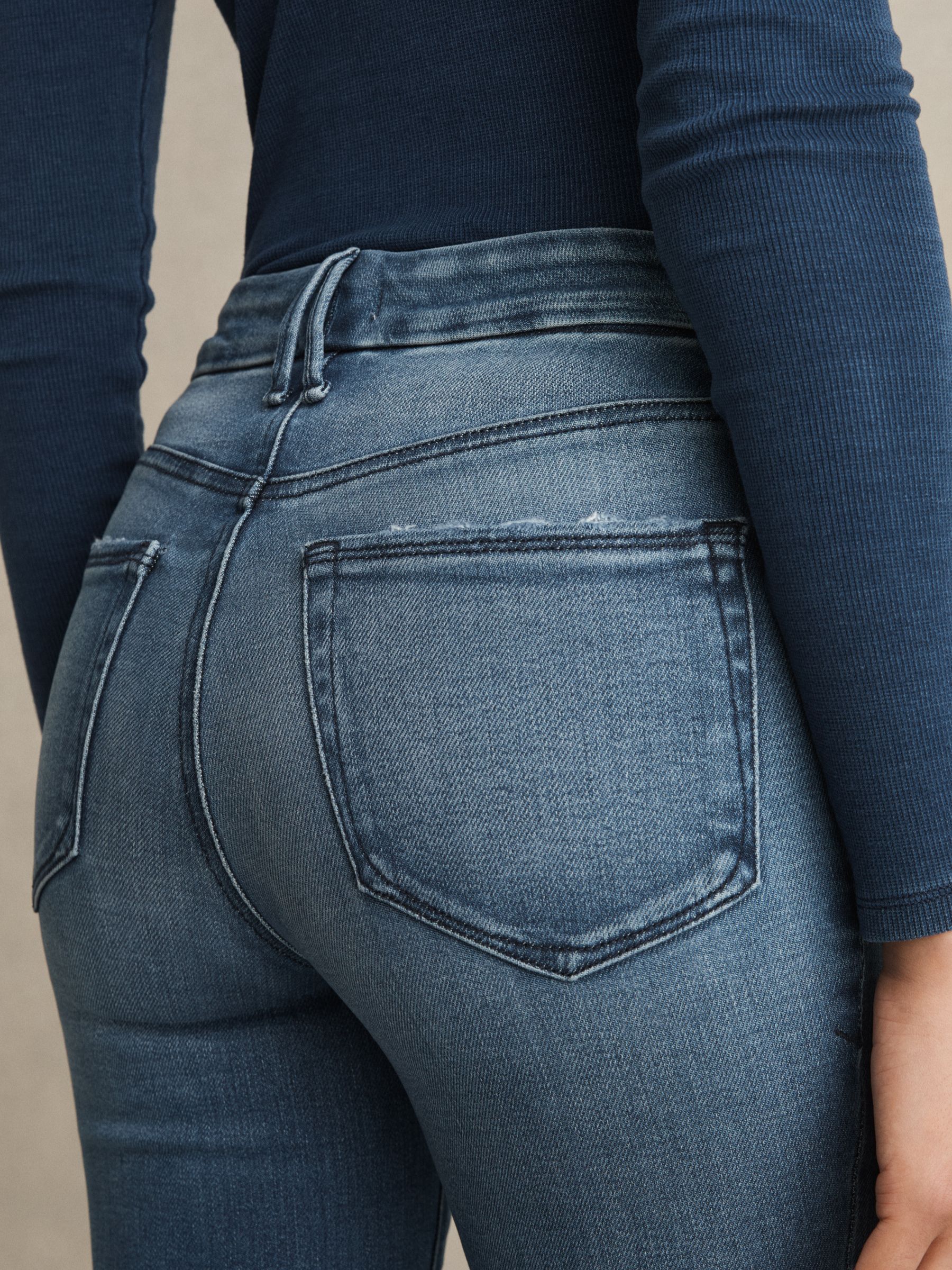 Good American Cropped Bootcut Jeans in Indigo