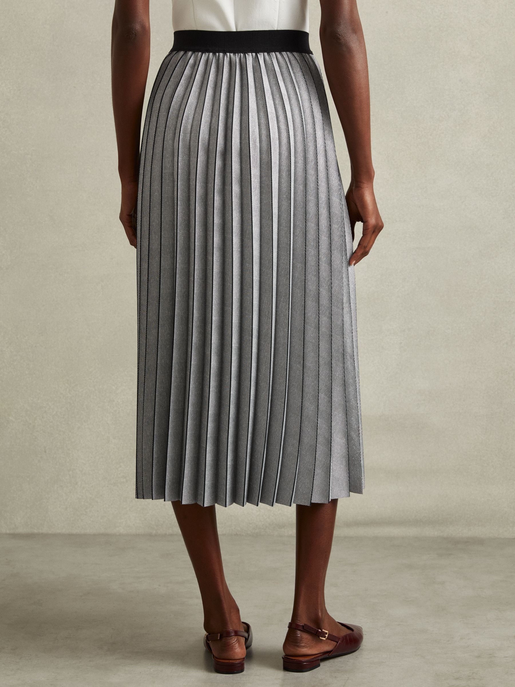 Checked Pleated Midi Skirt in Grey