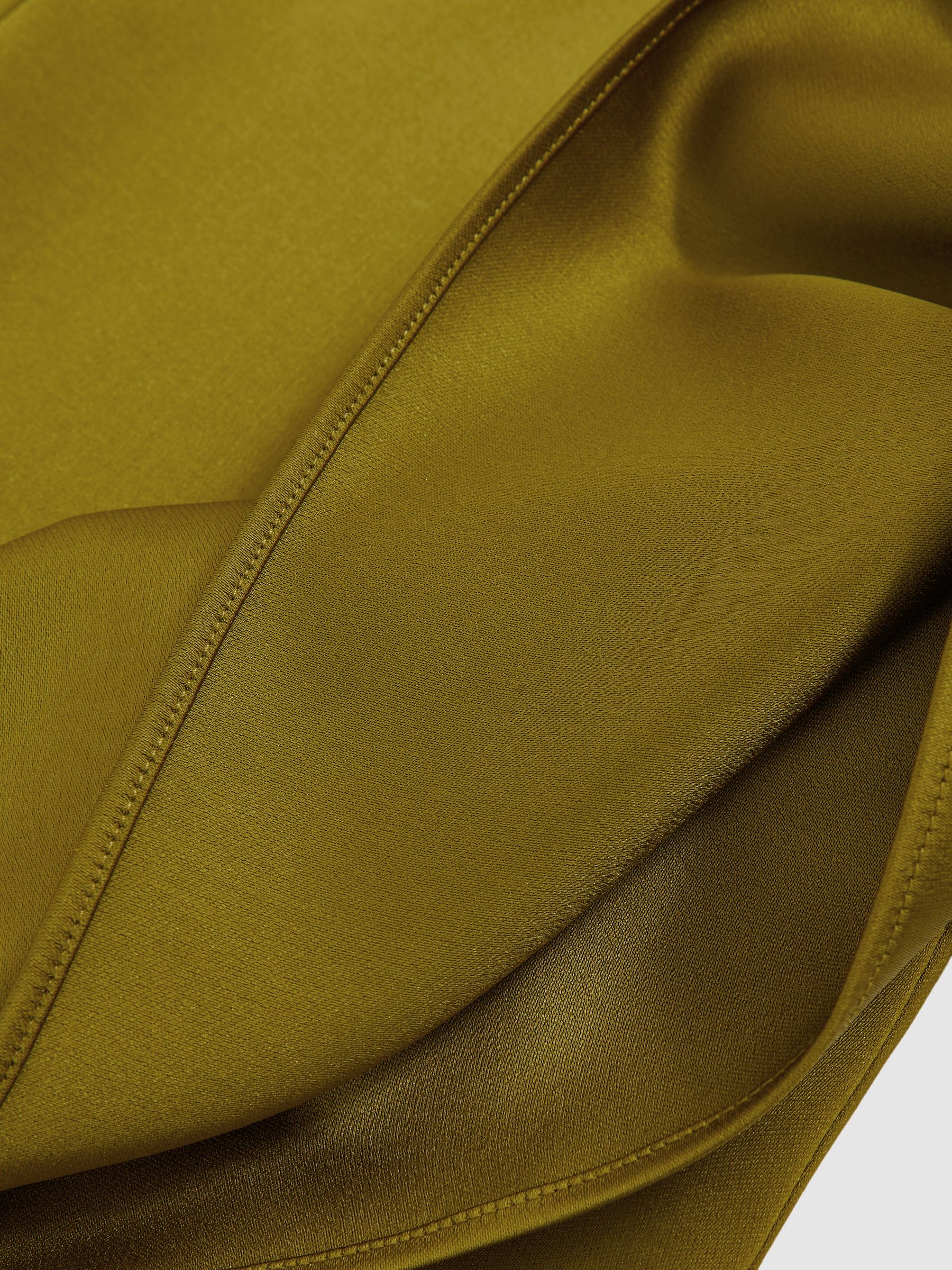 Atelier Satin Turn-Lock Top in Green