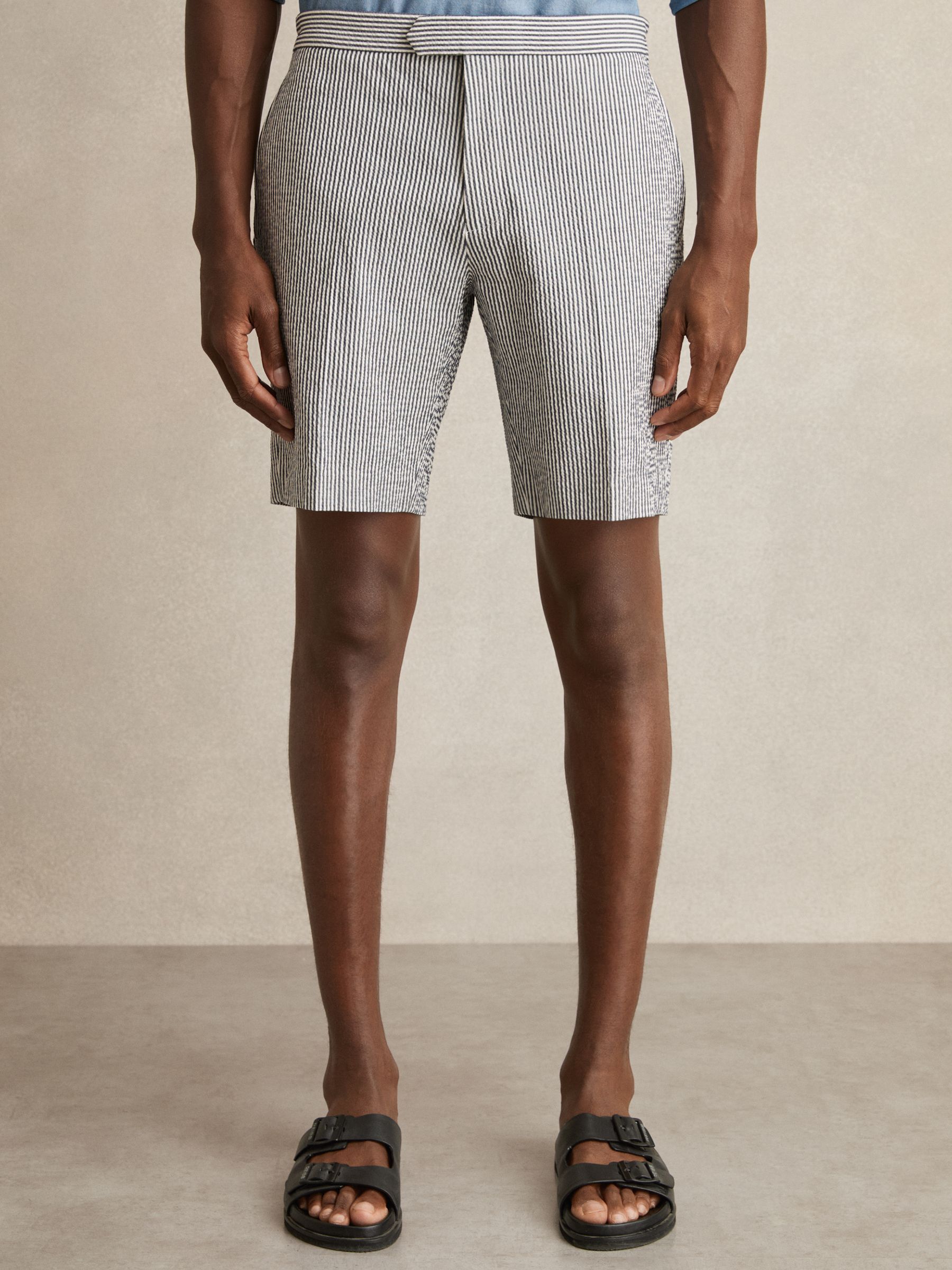 Stretch-Cotton Seersucker Striped Shorts in Navy/White