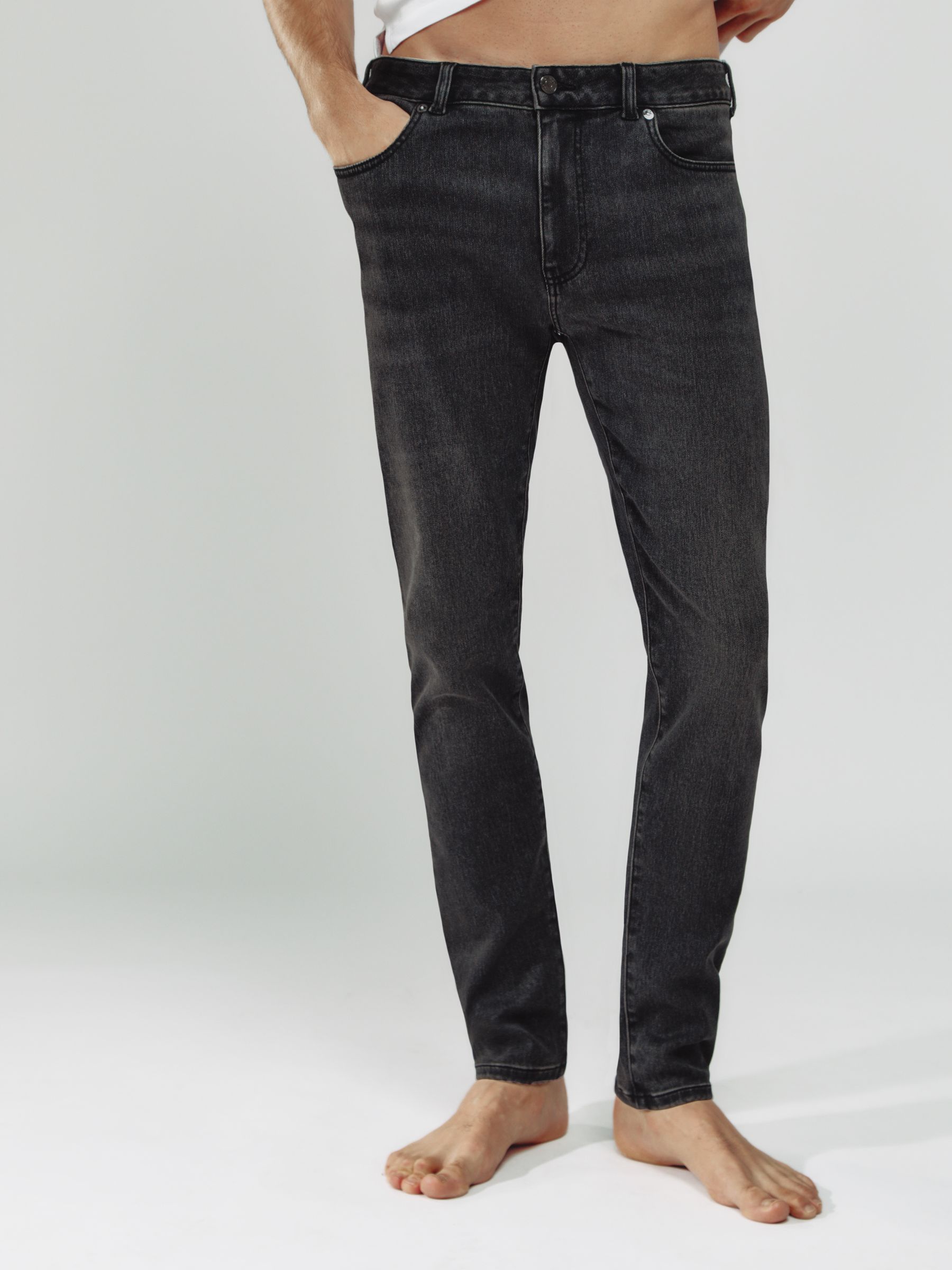 Tapered Slim-Fit Jeans in Washed Black