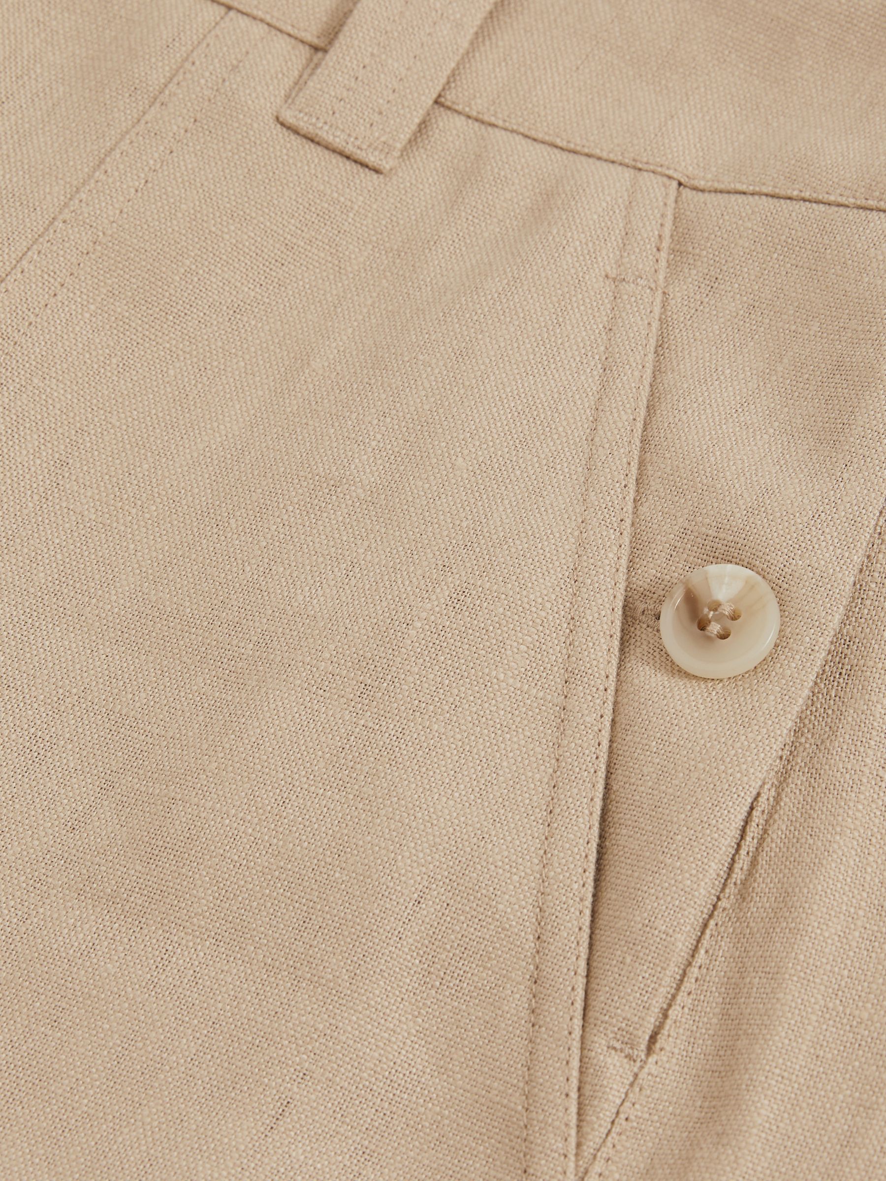 Linen Shorts in Neutral