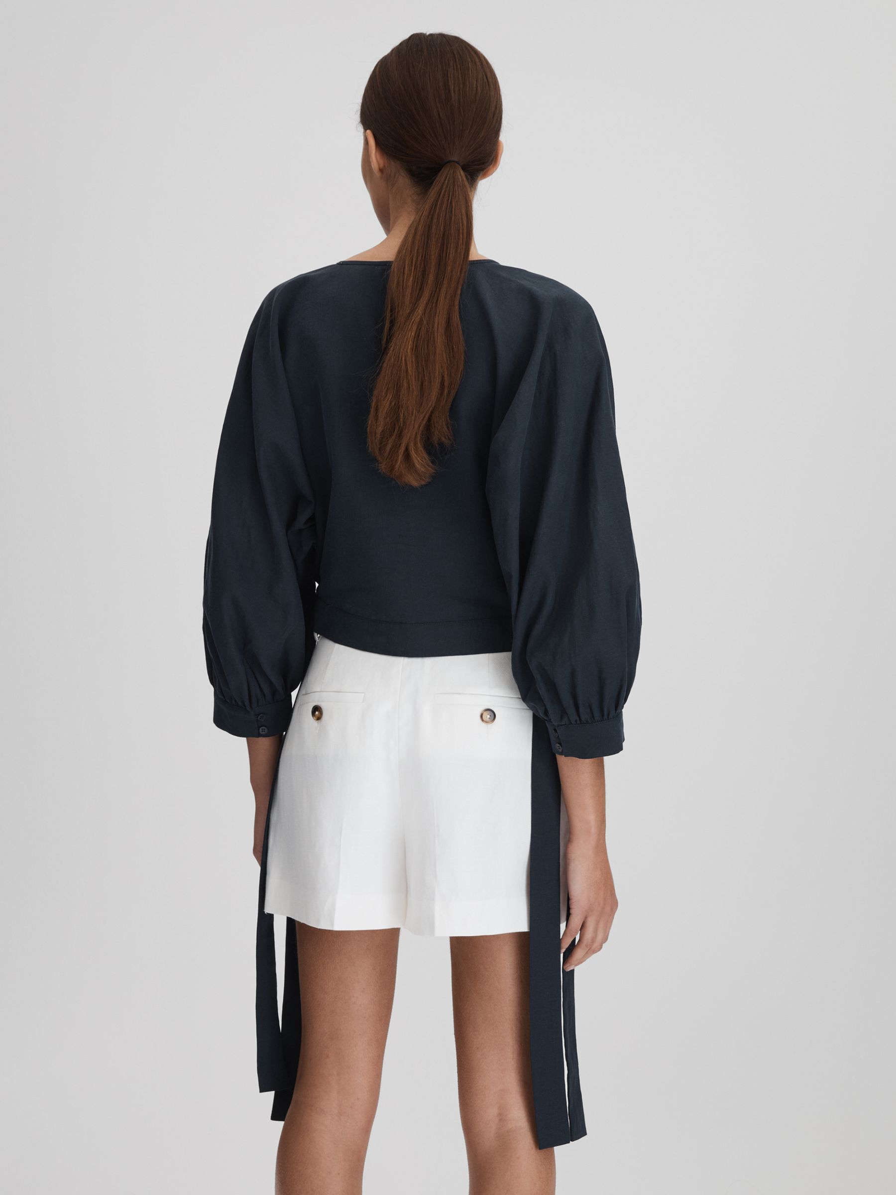 Cropped Blouson Sleeve Top With Linen in Navy