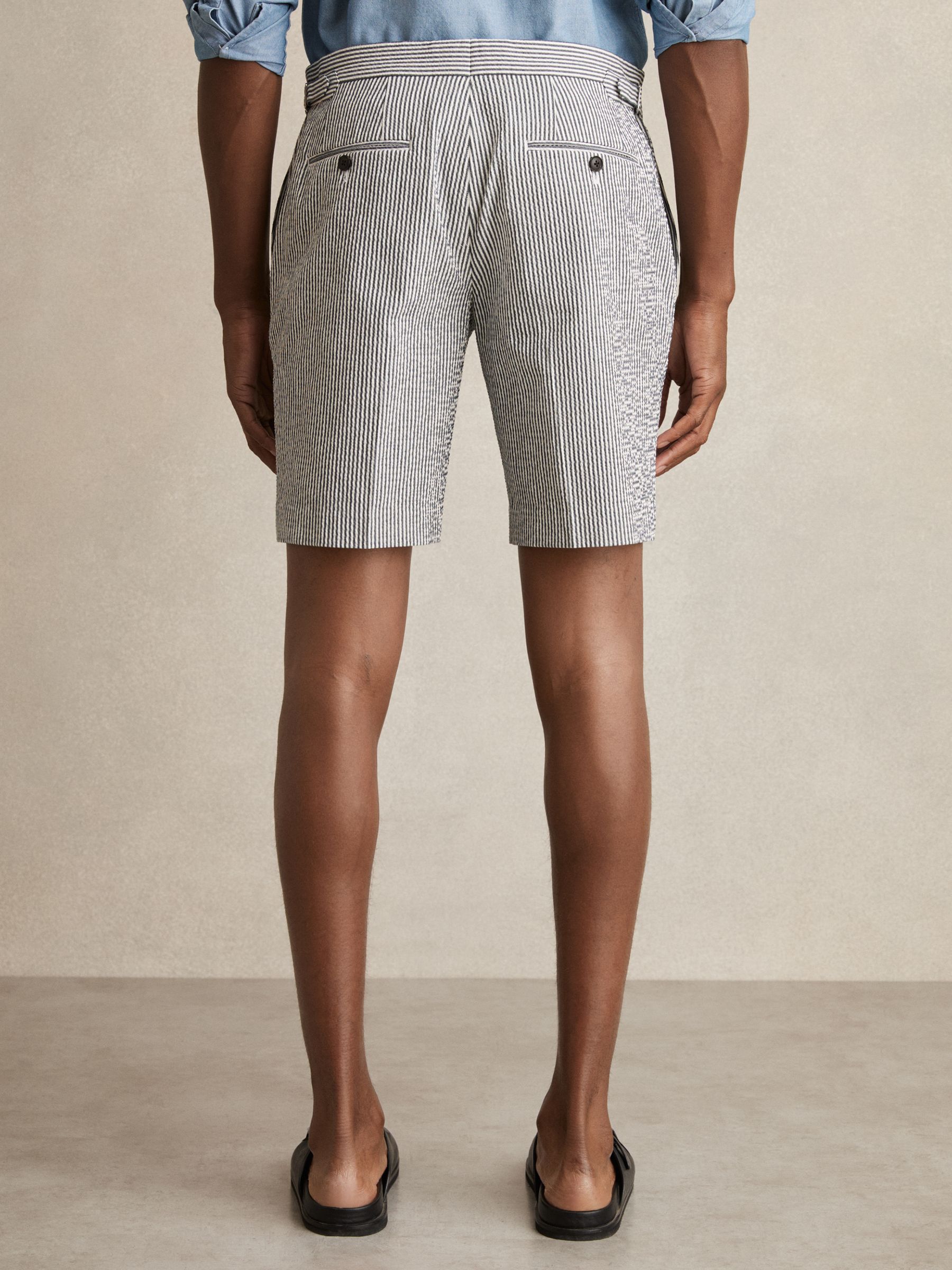 Stretch-Cotton Seersucker Striped Shorts in Navy/White