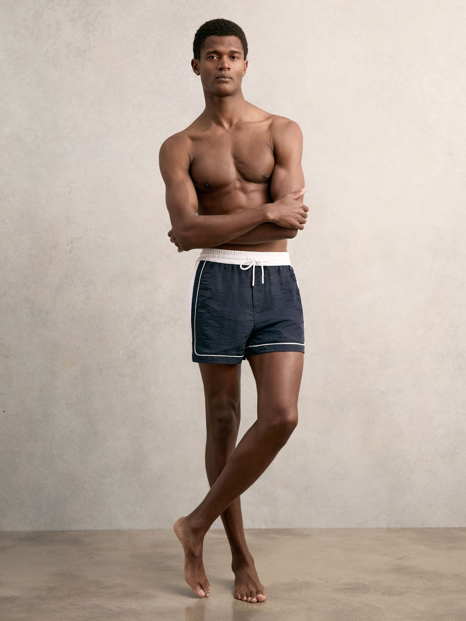 Colour-Block Piped-Trim Swim Shorts in Navy/White