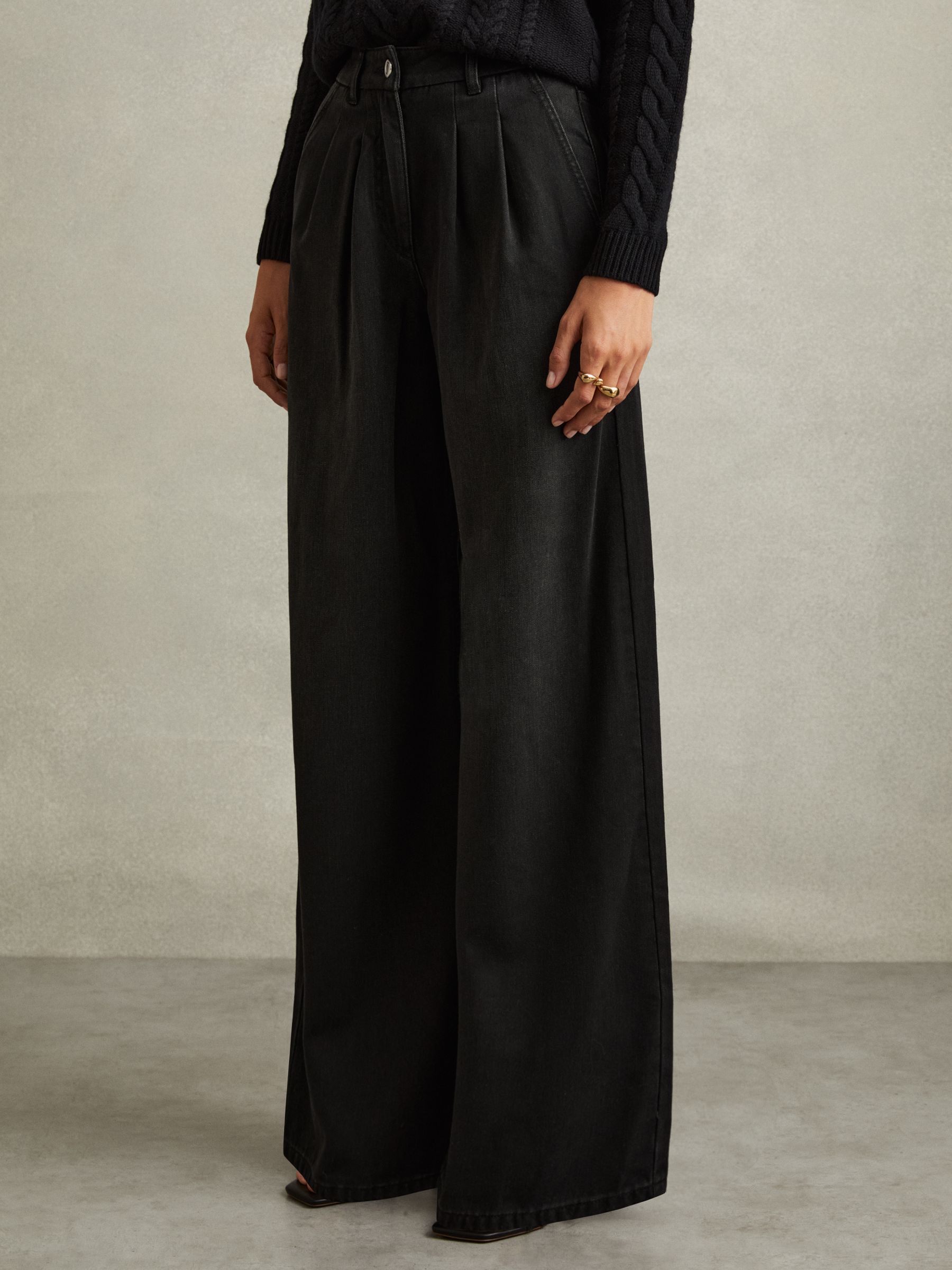 Petite Double Pleat Wide Leg Jeans in Black