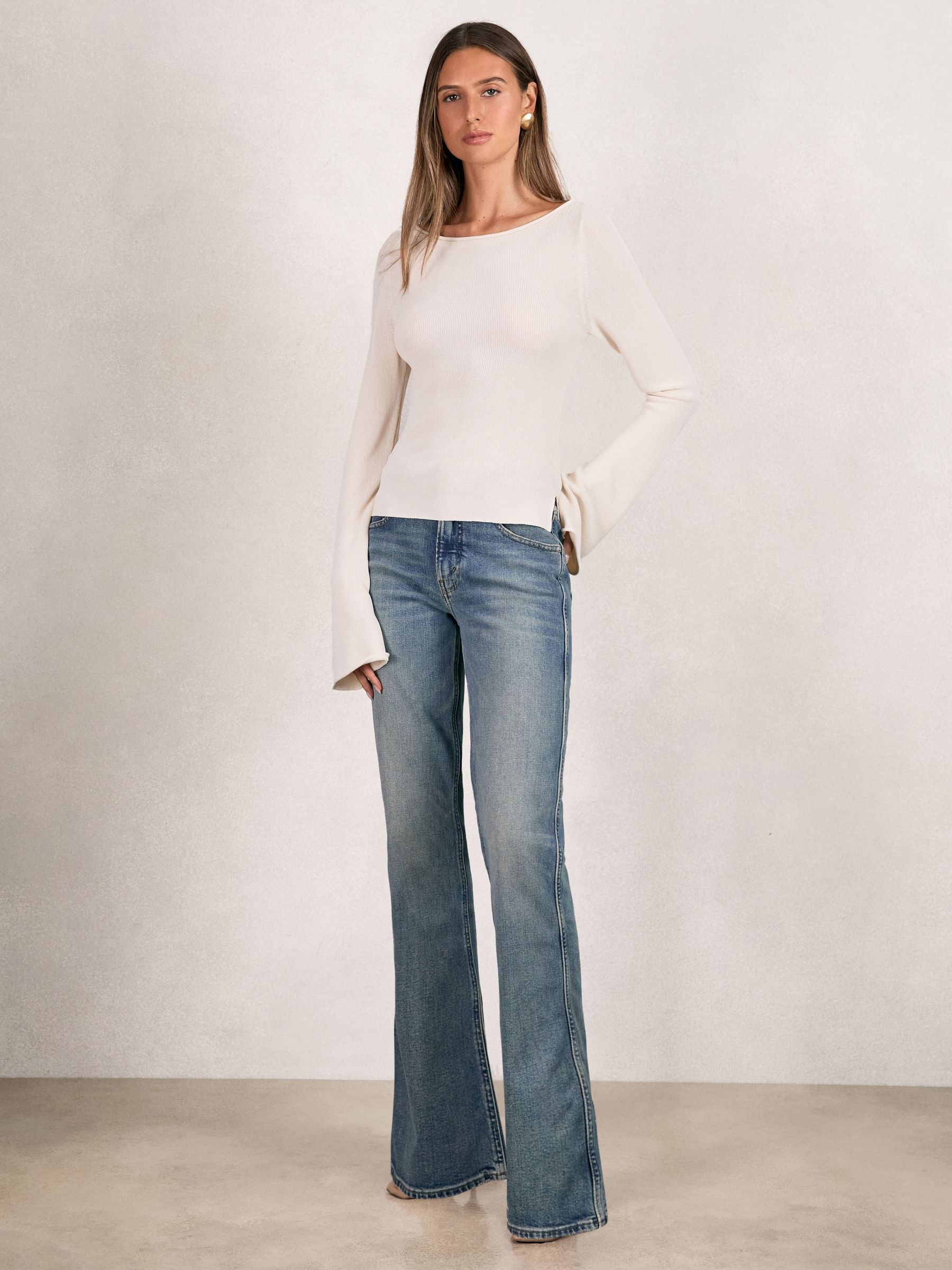 Good American Bootcut Jeans in Indigo Blue