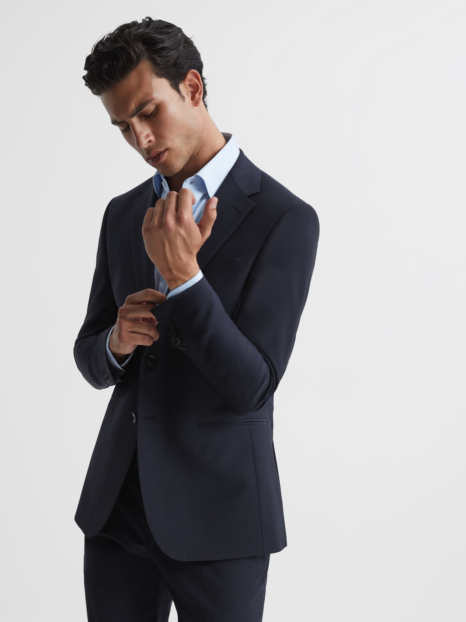 Modern Fit Travel Blazer in Navy