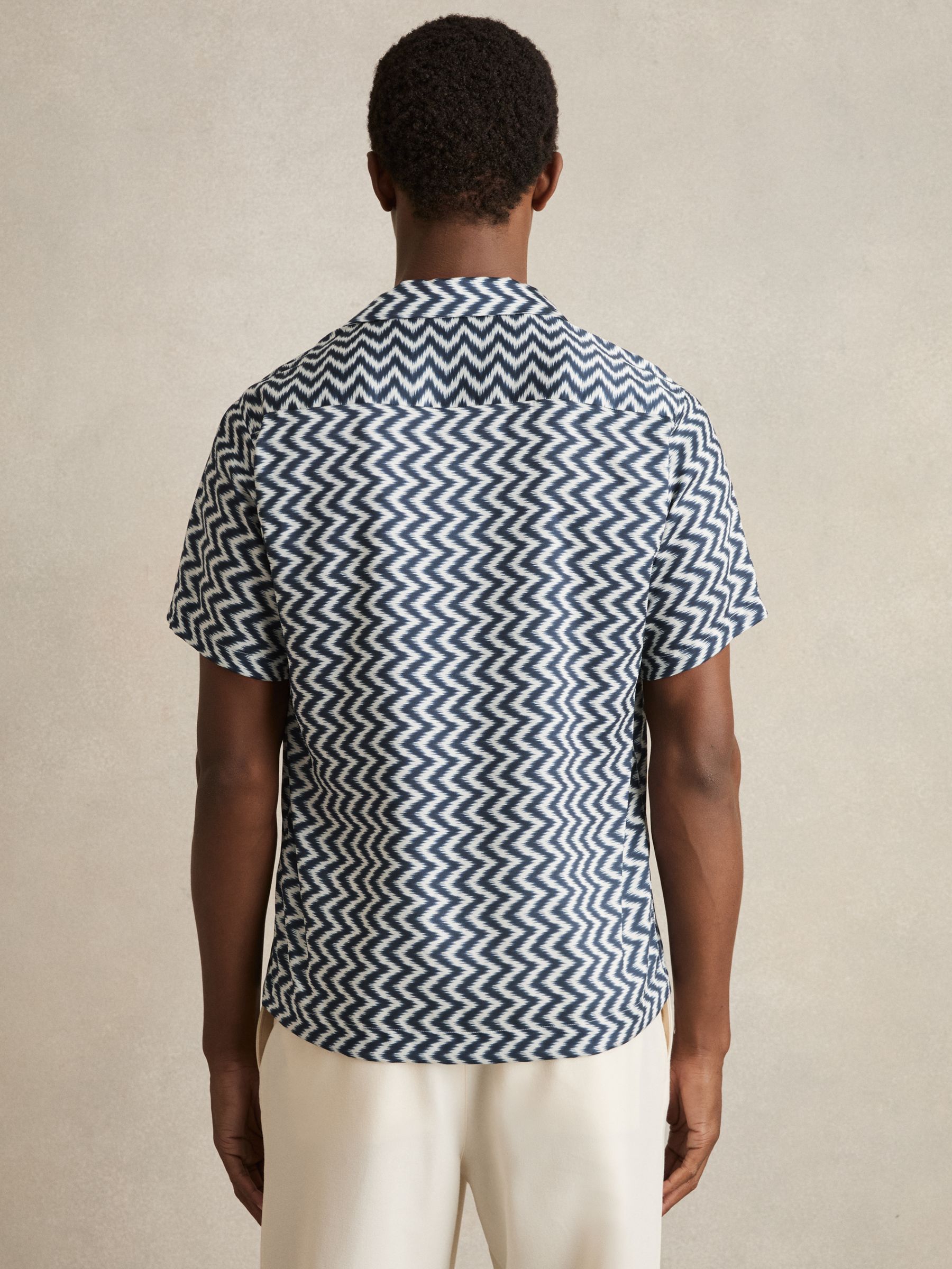 Zig-Zag Print Cuban-Collar Shirt in Navy
