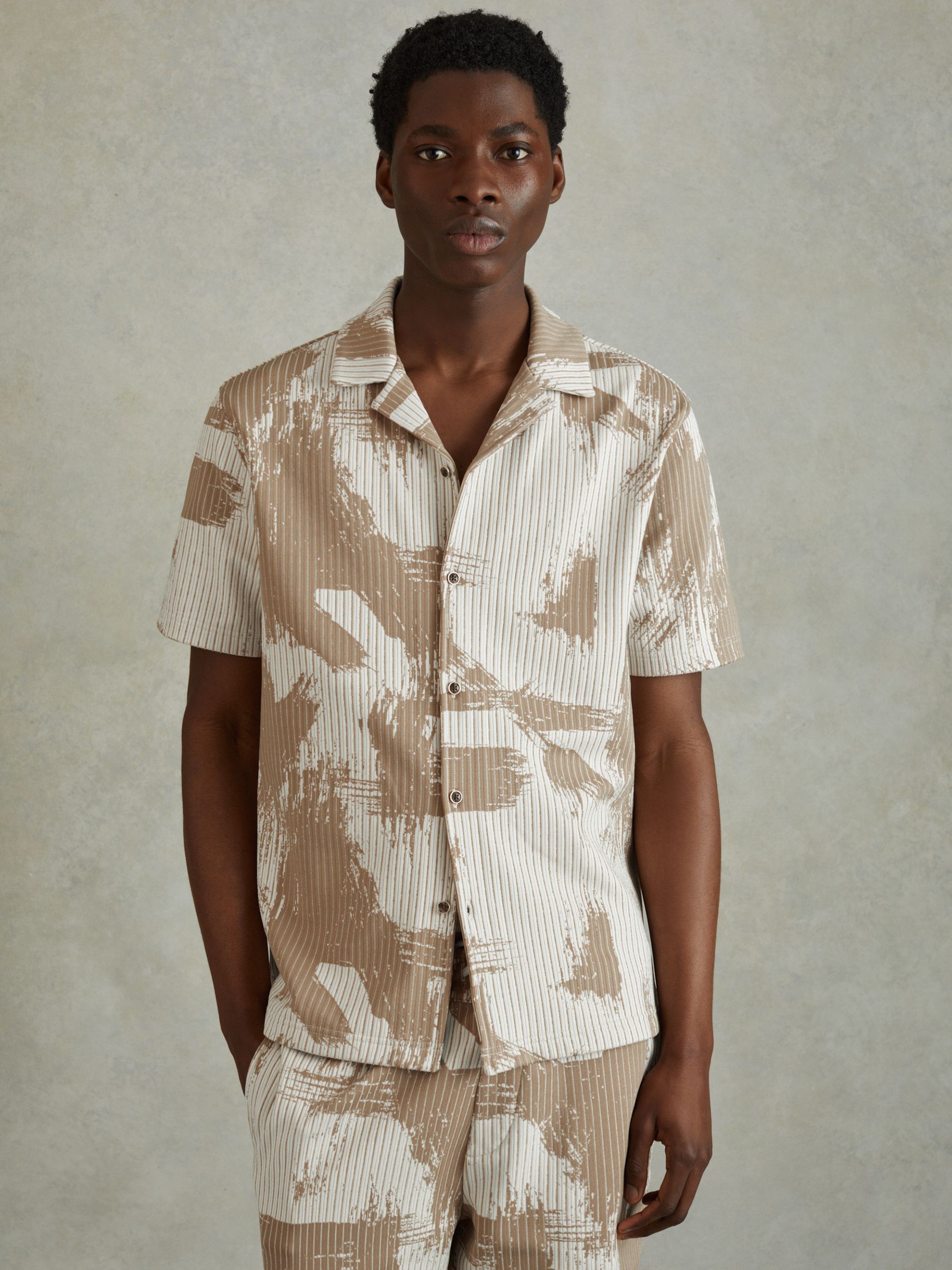 Brushstroke Print Cuban Collar Shirt in Sand/White