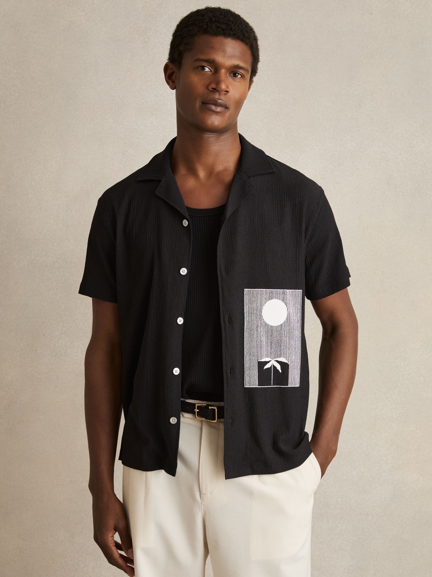 Graphic Print Cuban-Collar Shirt in Black