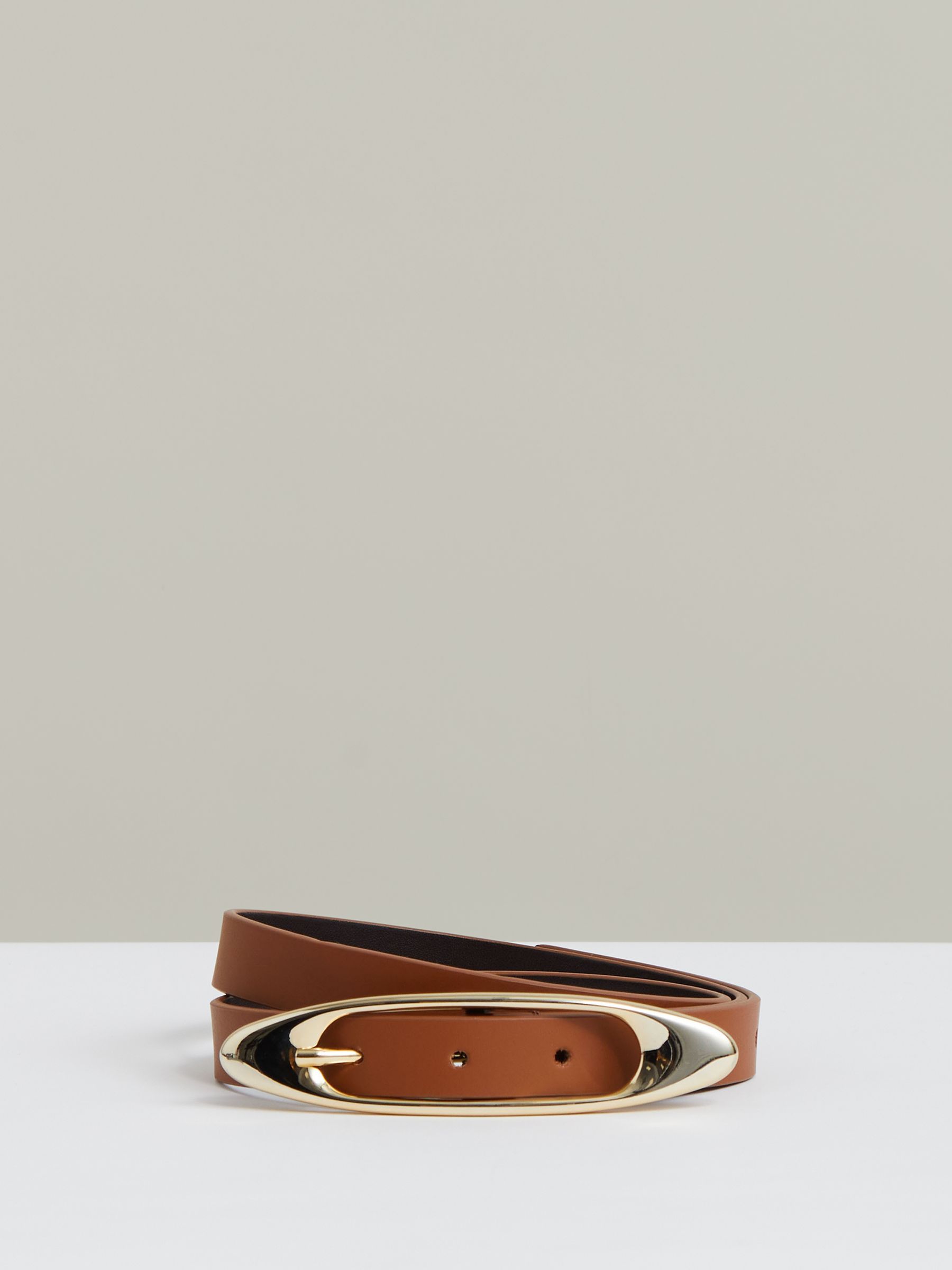 Leather Oval-Buckle Belt in Tan