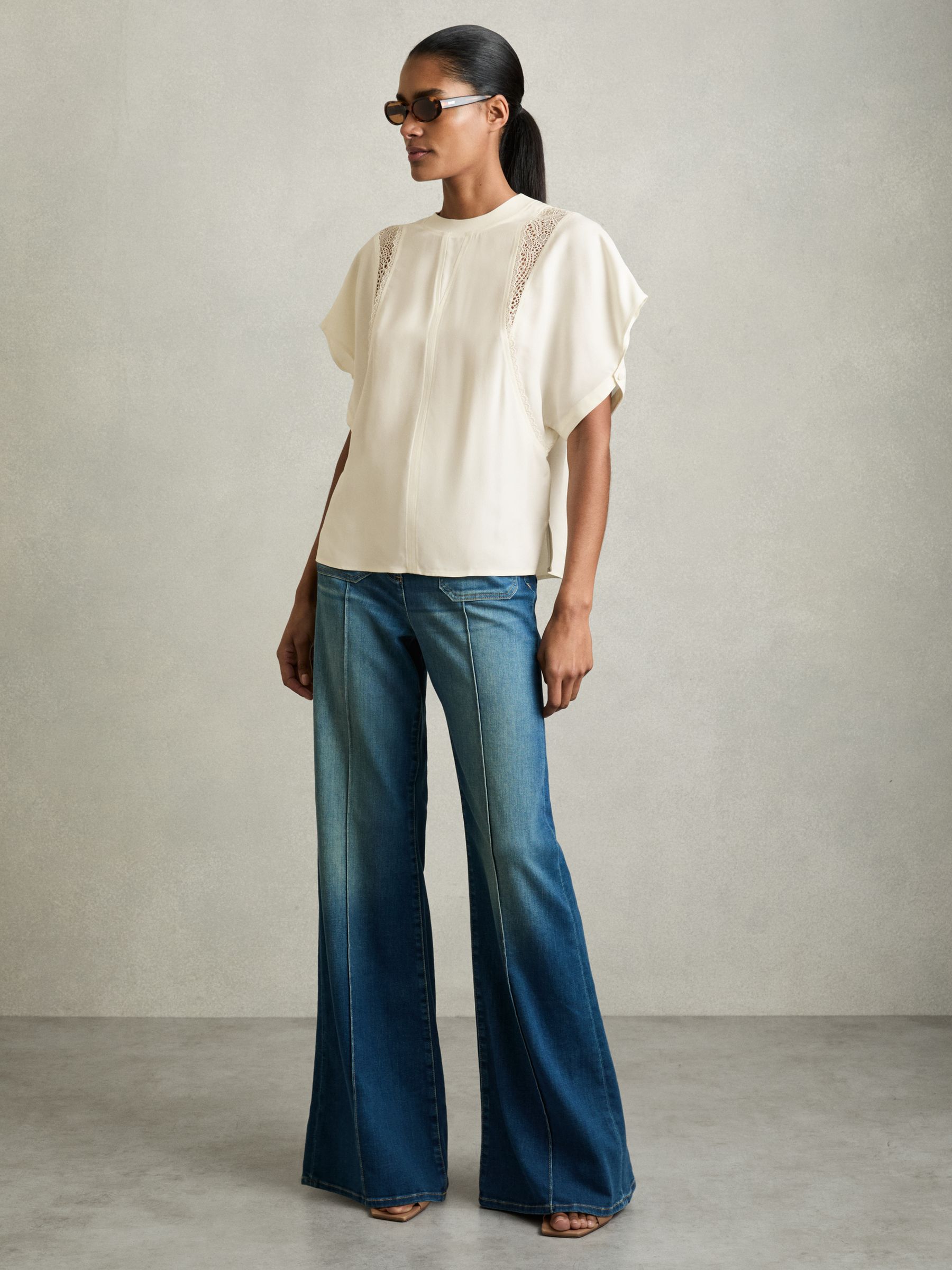 Lace-Insert T-Shirt in Cream