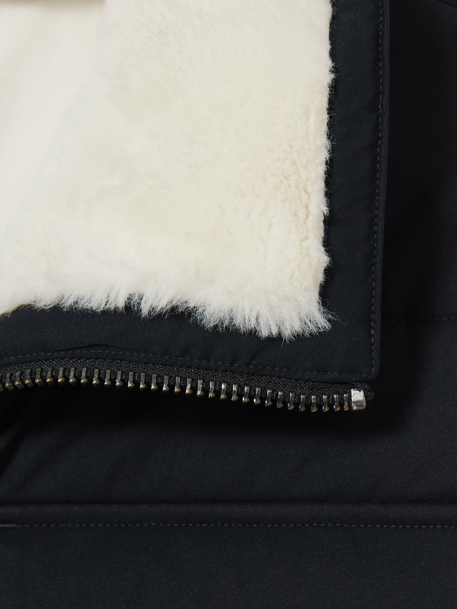 Faux-Fur Collar Puffer Jacket in Navy/ White Borg