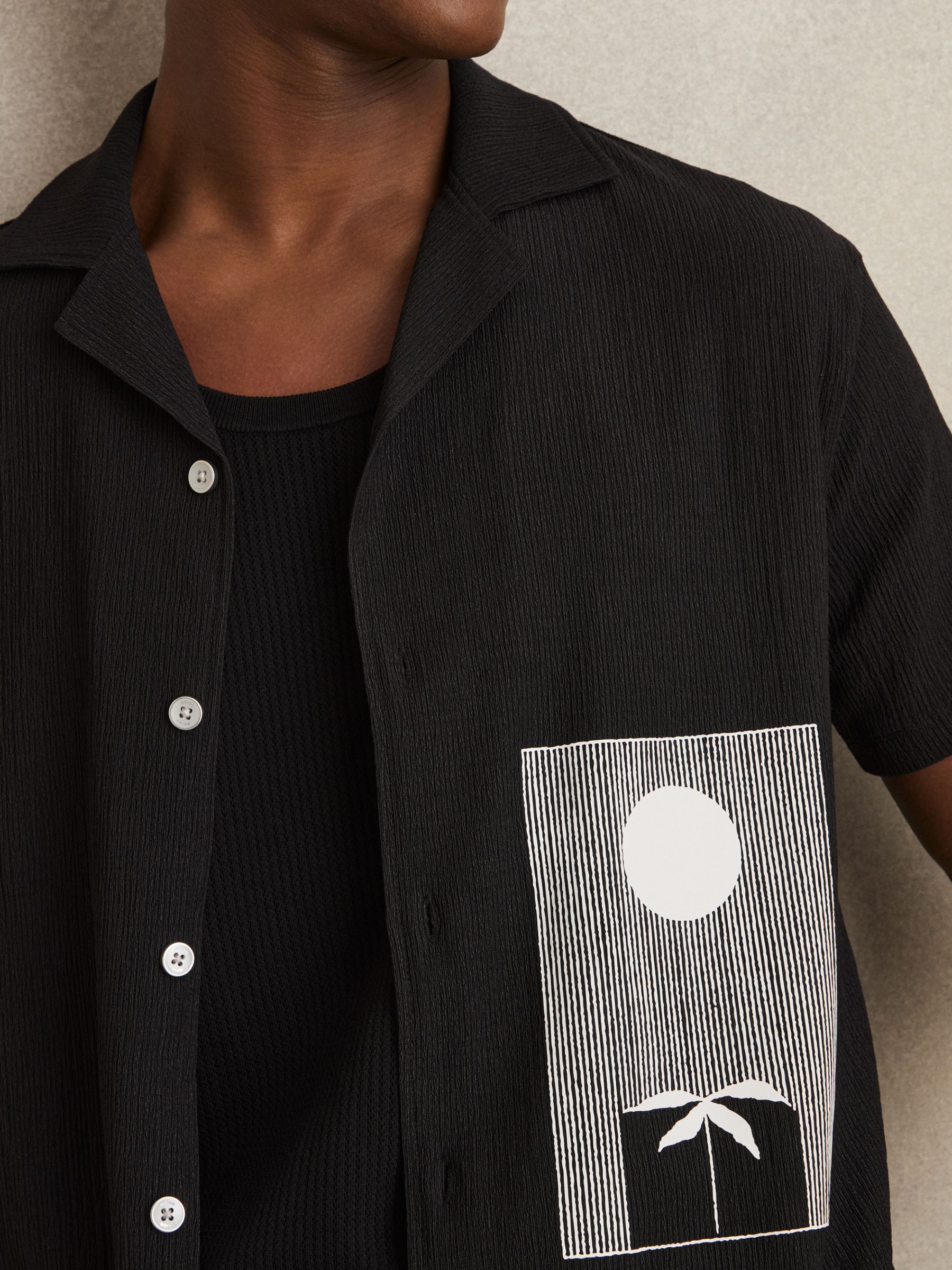 Graphic Print Cuban-Collar Shirt in Black