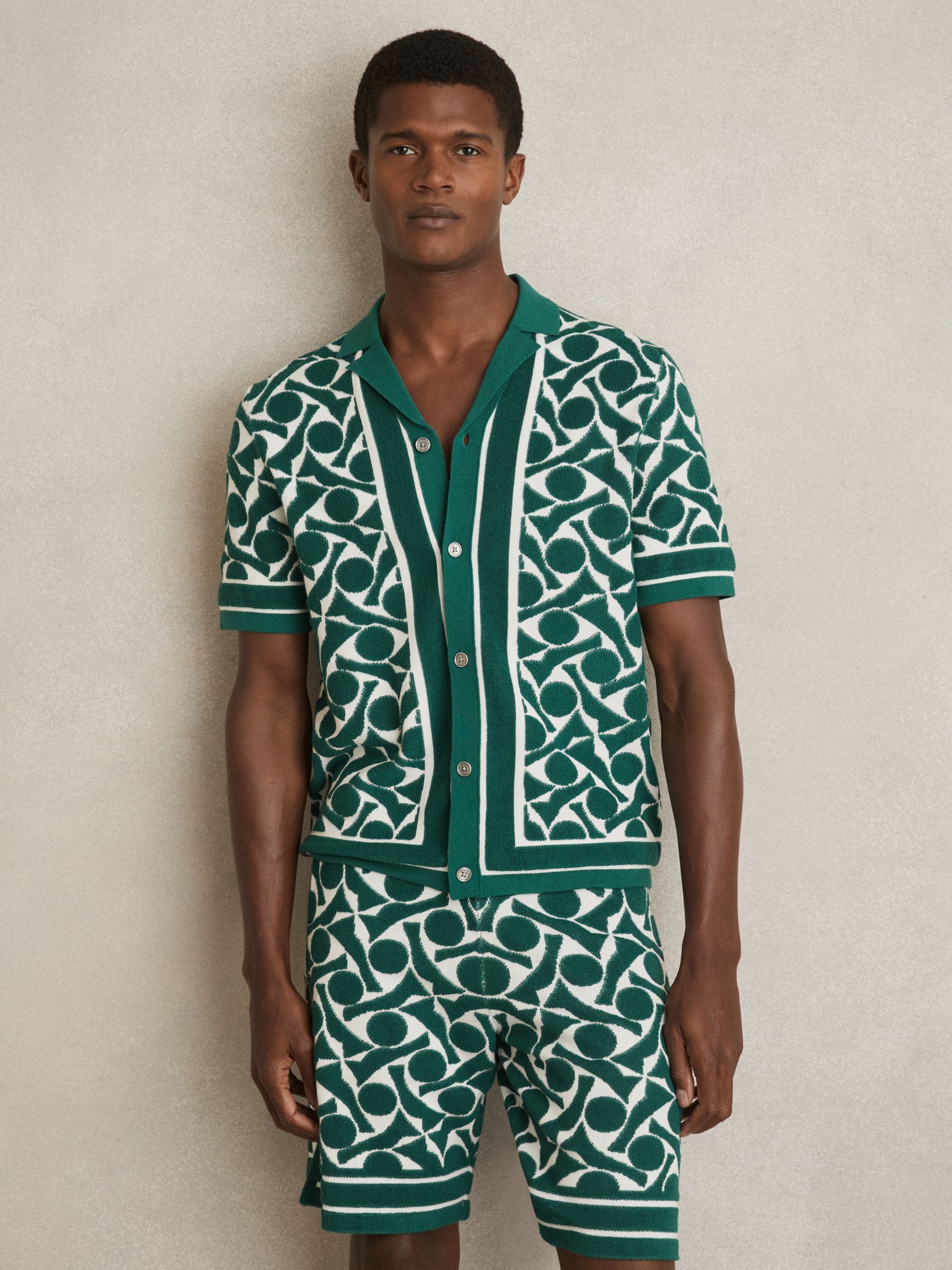 Abstract Pattern Towelling Shirt in Green/White