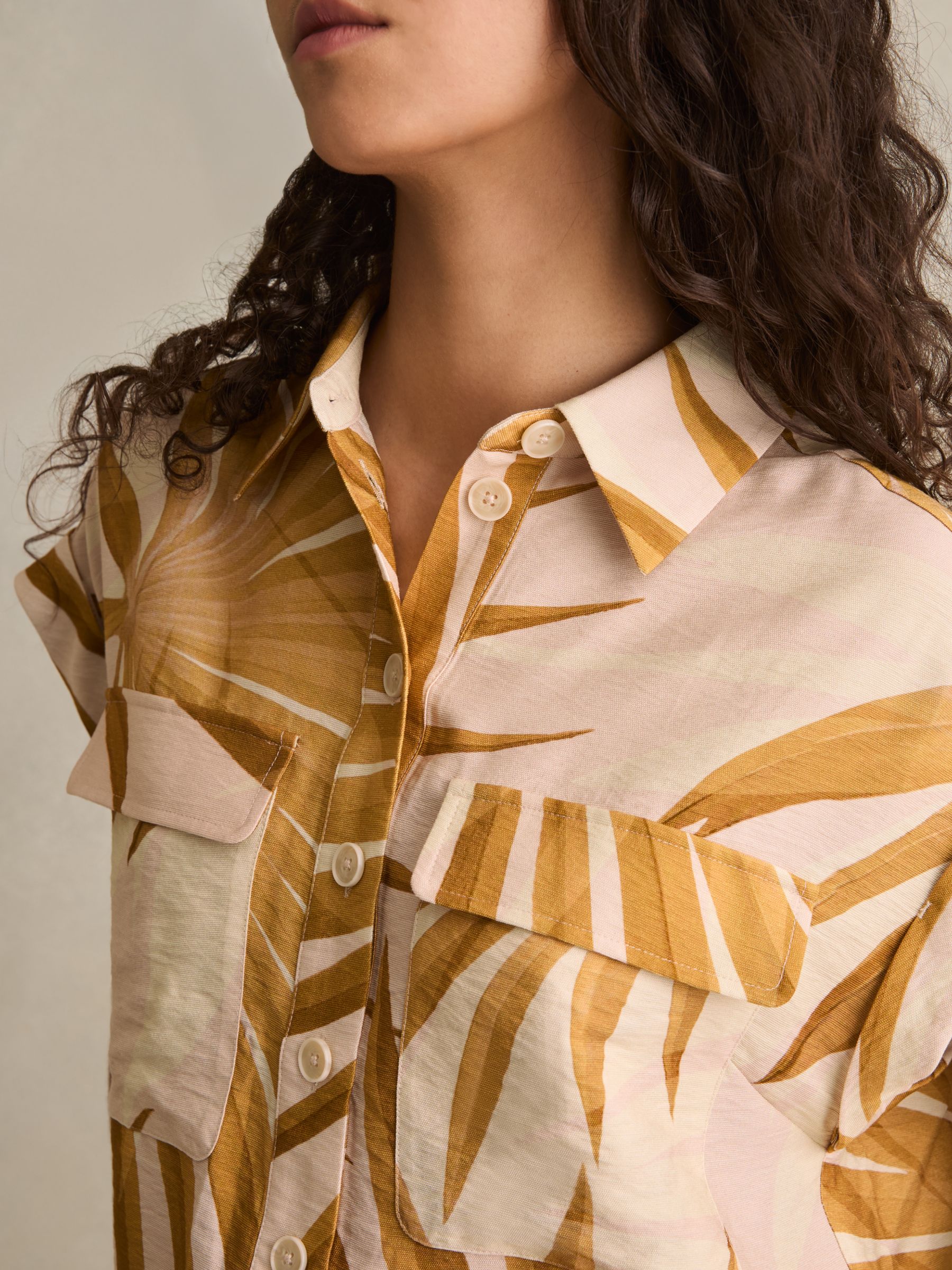 Palm Print Shirt in Neutral