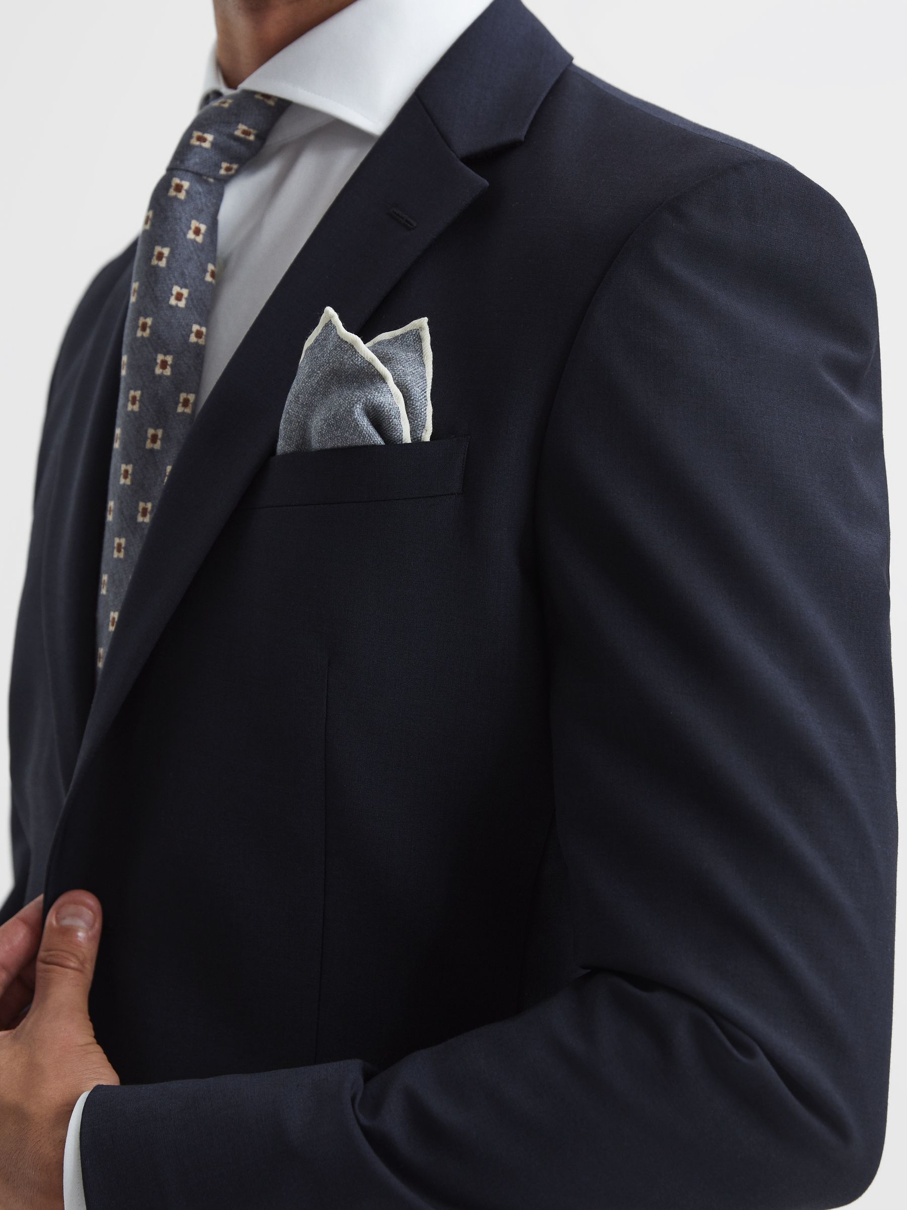 Slim Fit Single Breasted Wool Blazer in Navy