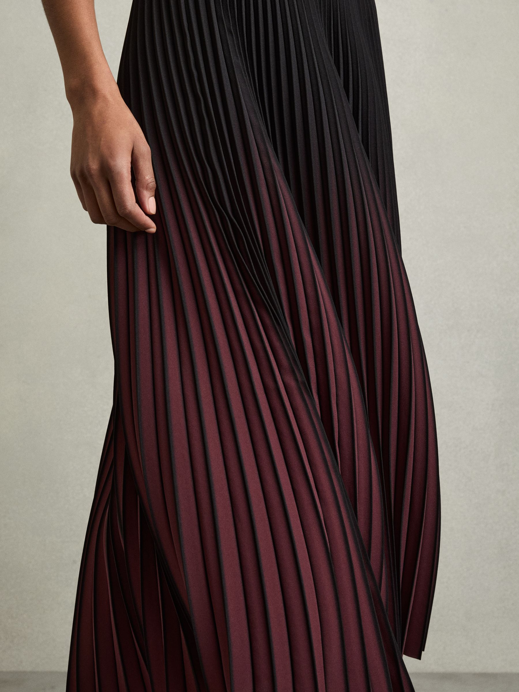 Ombré Pleated Midi Skirt in Burgundy/Black