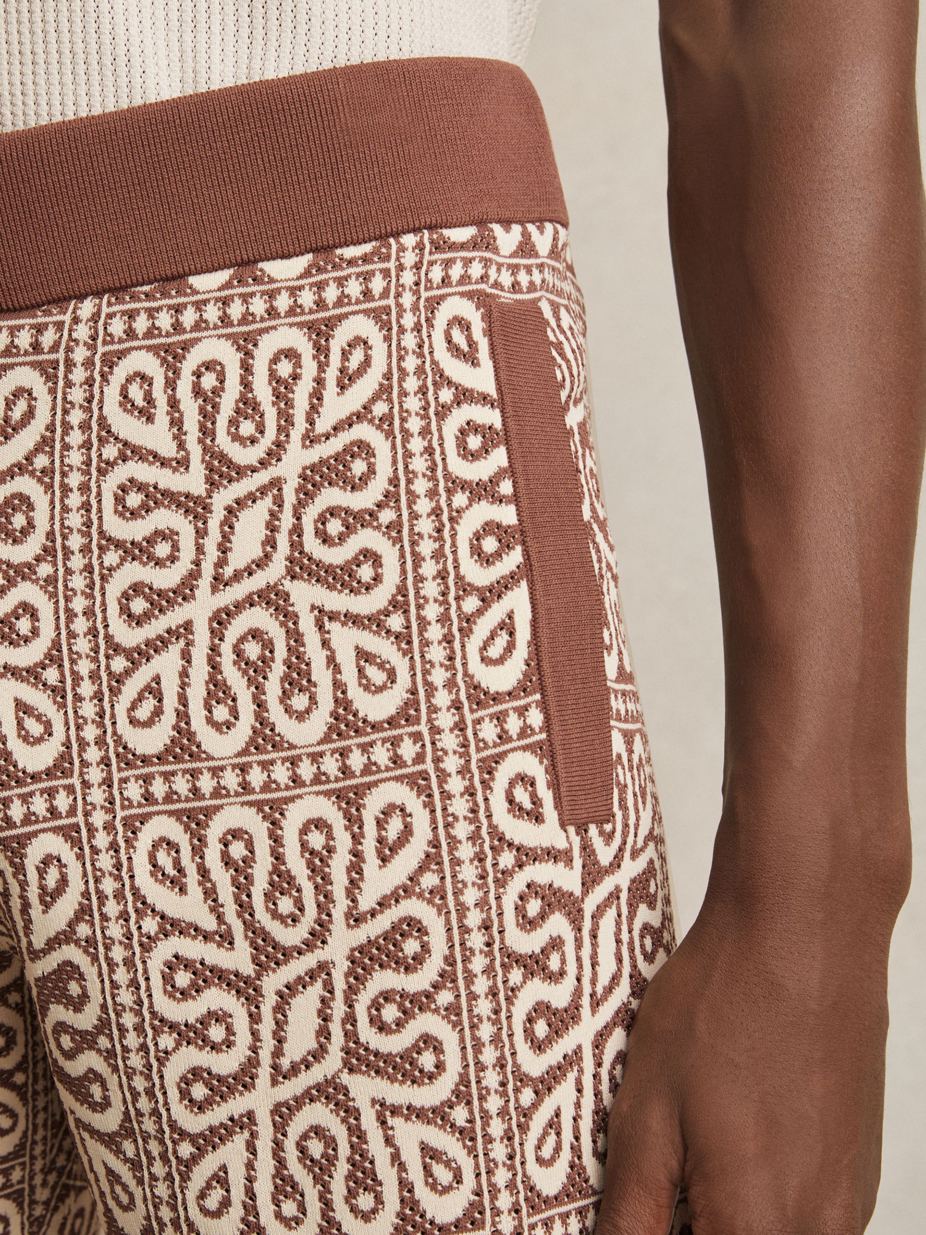Tile Pattern Knit Shorts in Brown/White