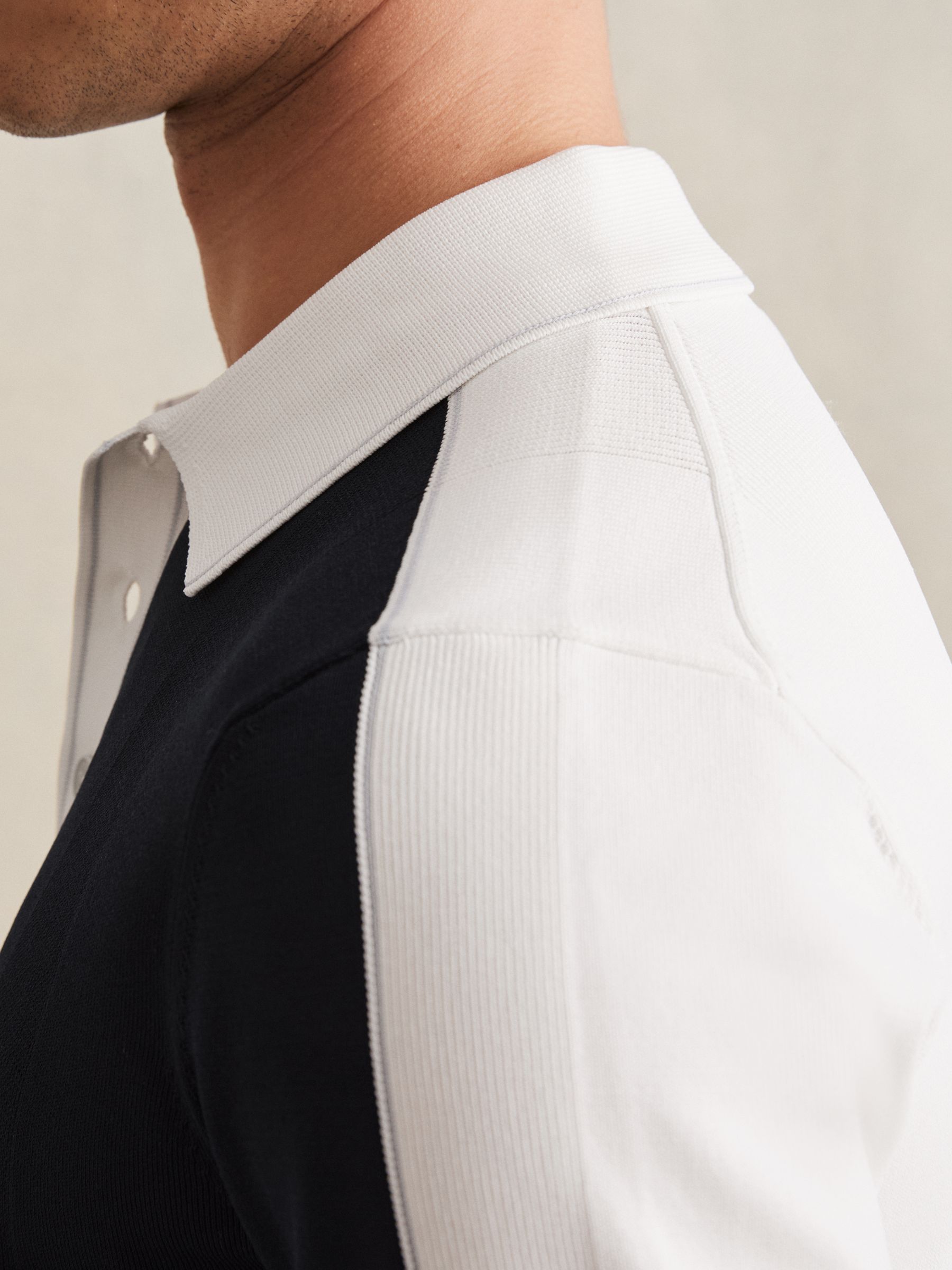 Colour-Block Knit Polo Shirt in Navy/White