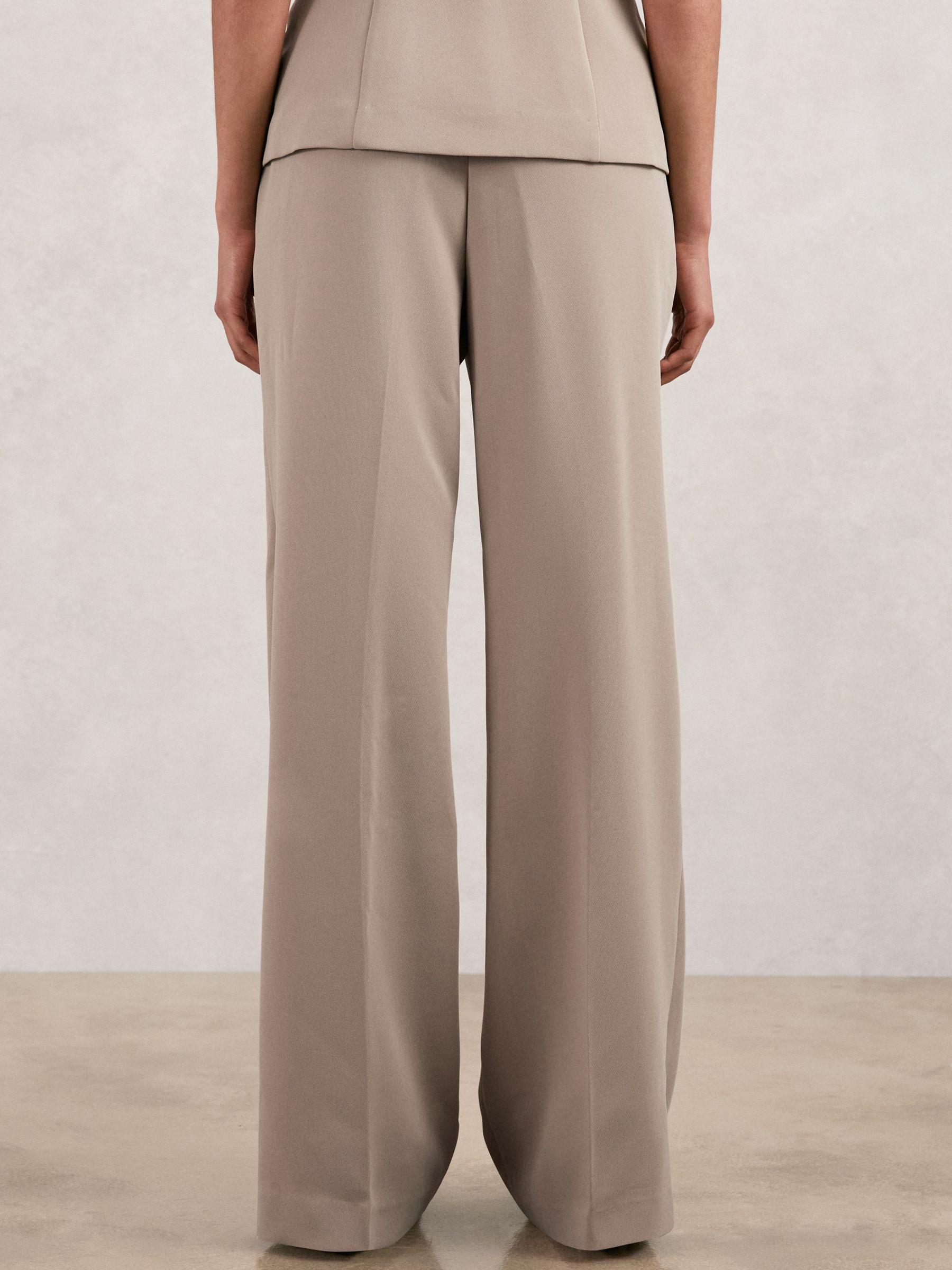 Good American Tailored Trousers in Beige