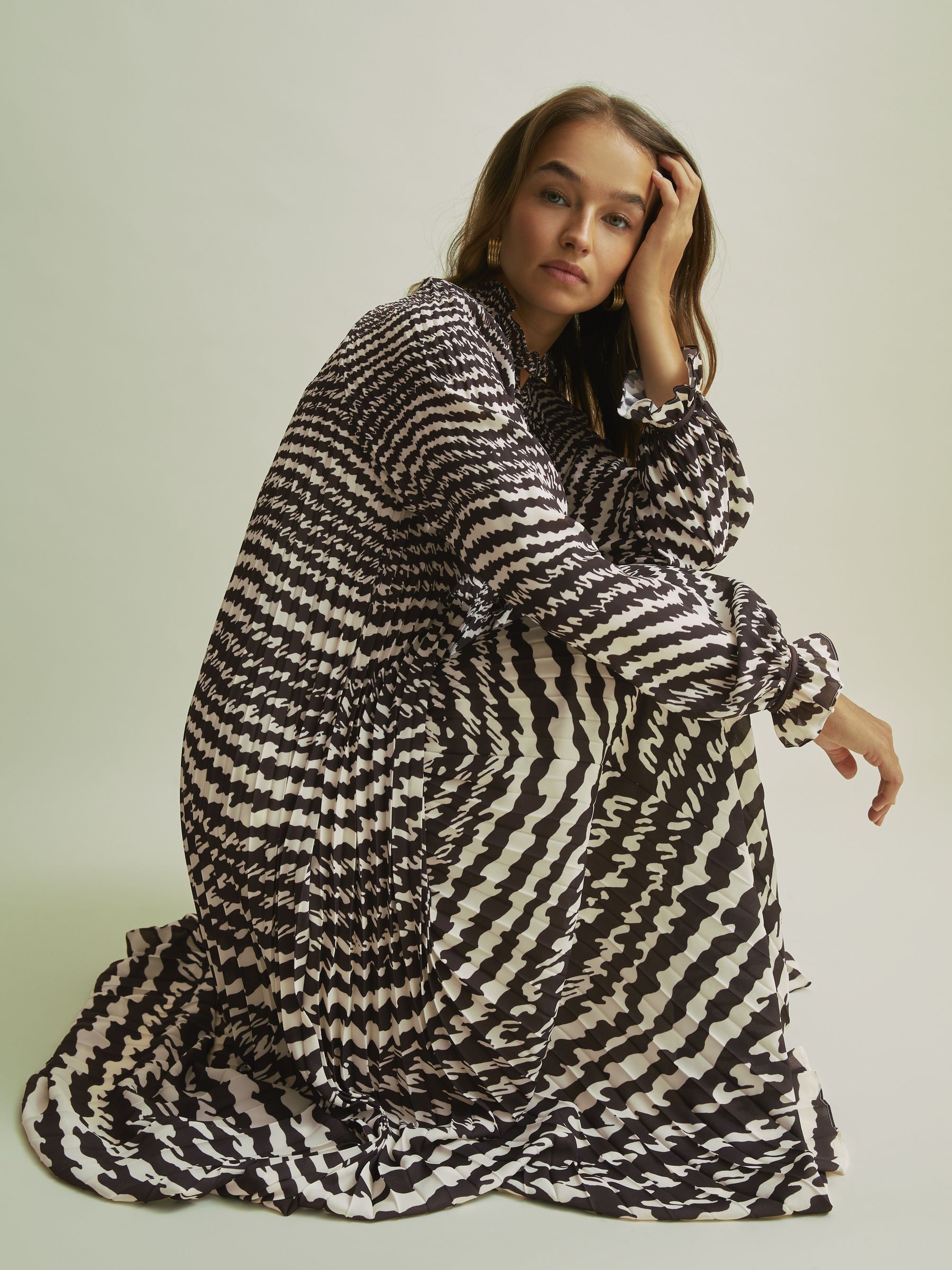 Florere Pleated Frill Midi Dress in Chocolate