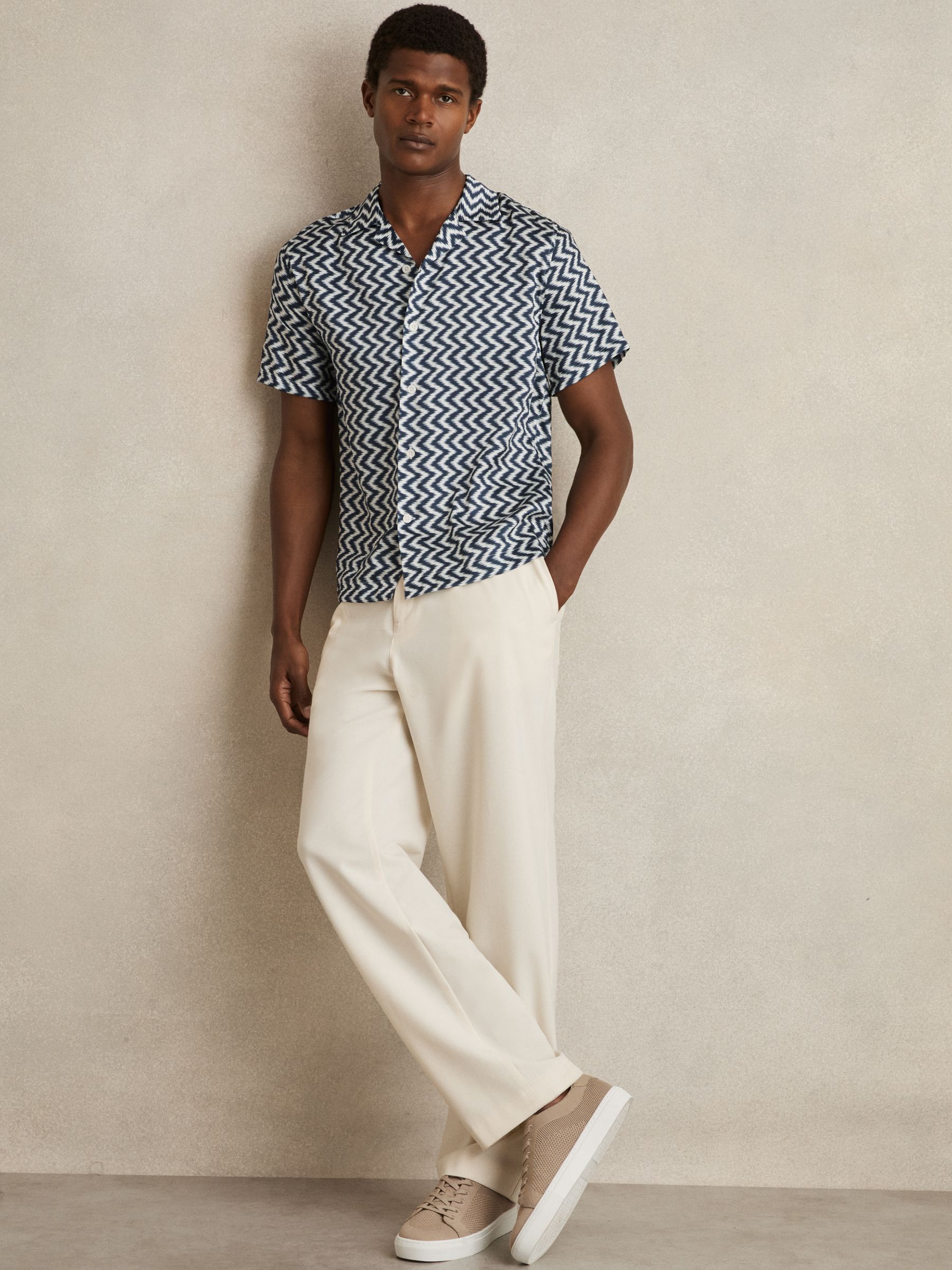 Zig-Zag Print Cuban-Collar Shirt in Navy