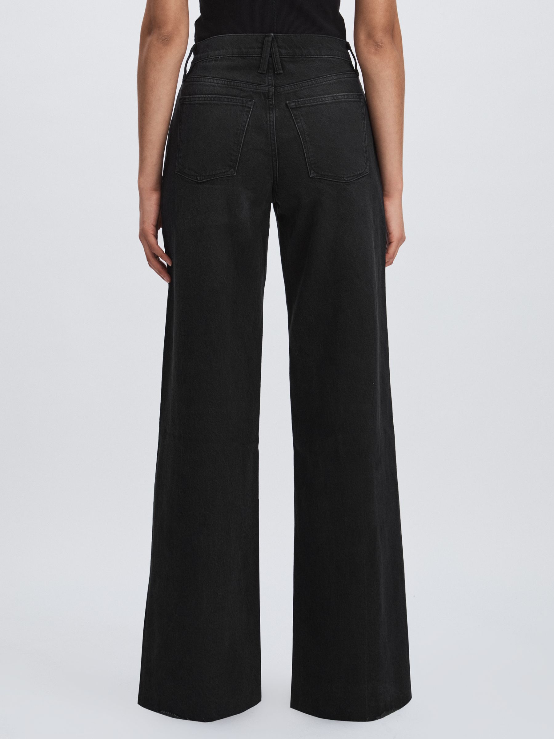 Good American Petite Relaxed Jeans in Black