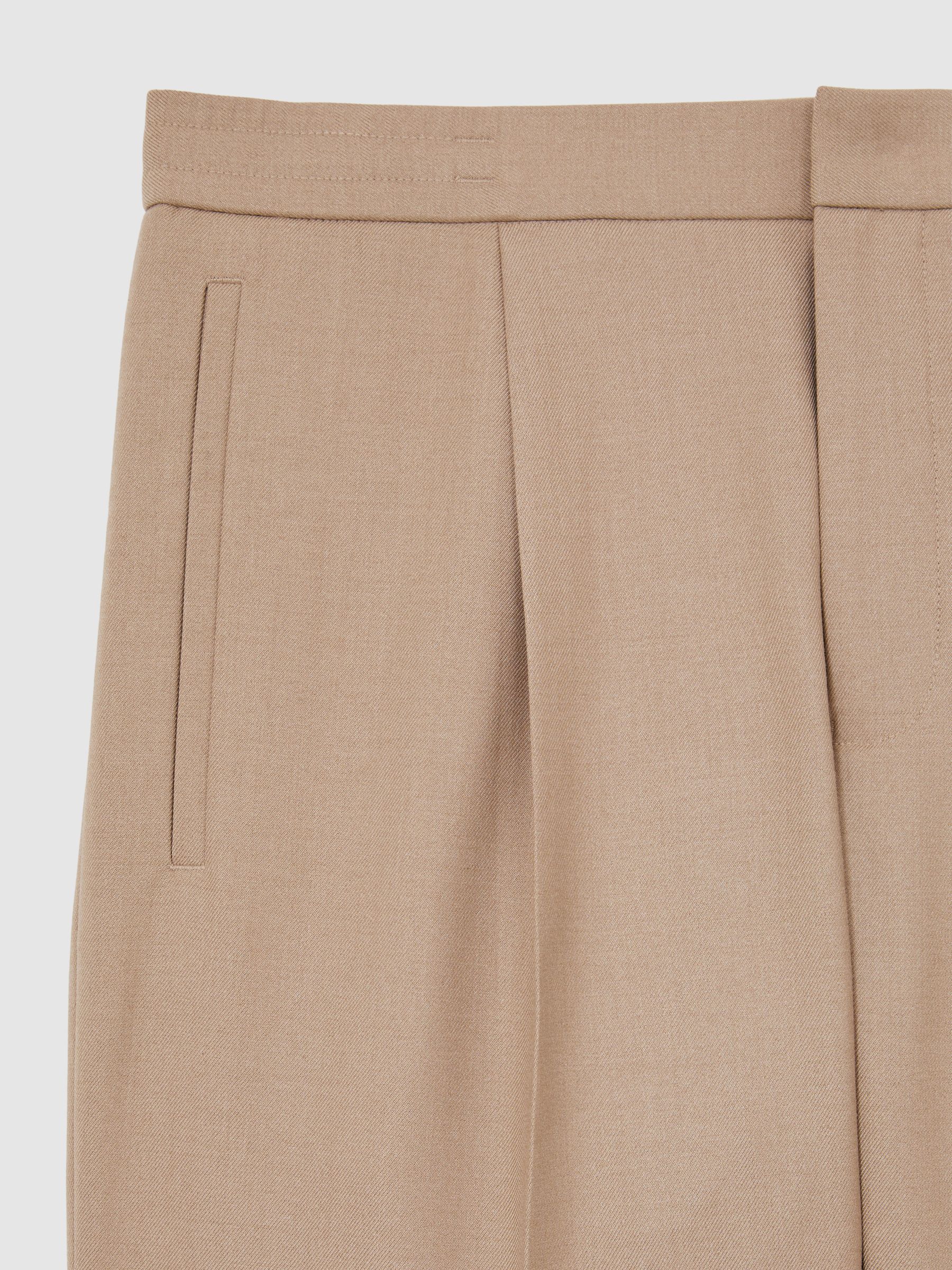 Relaxed Drawstring Shorts in Soft Camel