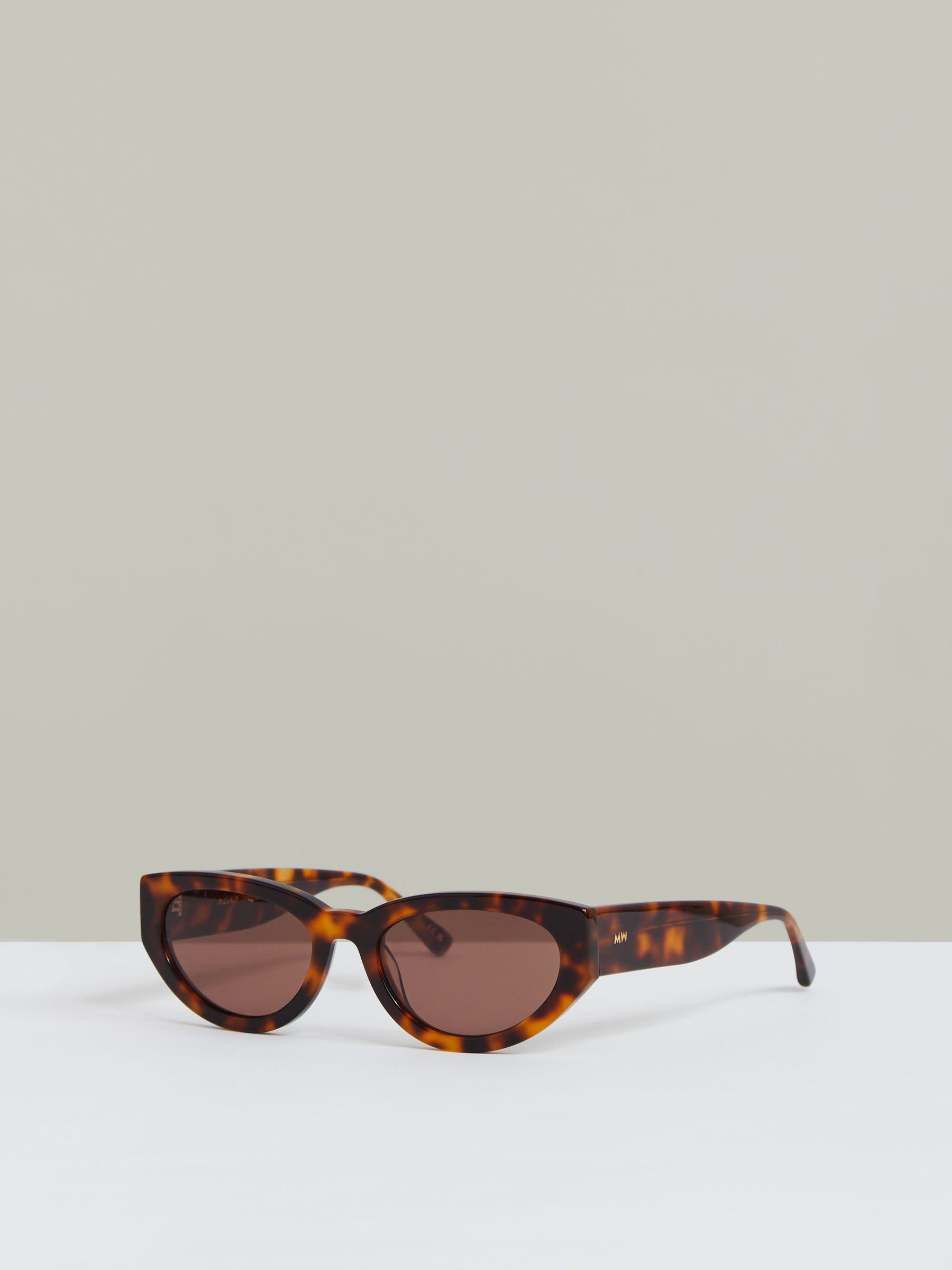 MESSYWEEKEND Oval Frame Sunglasses in Brown