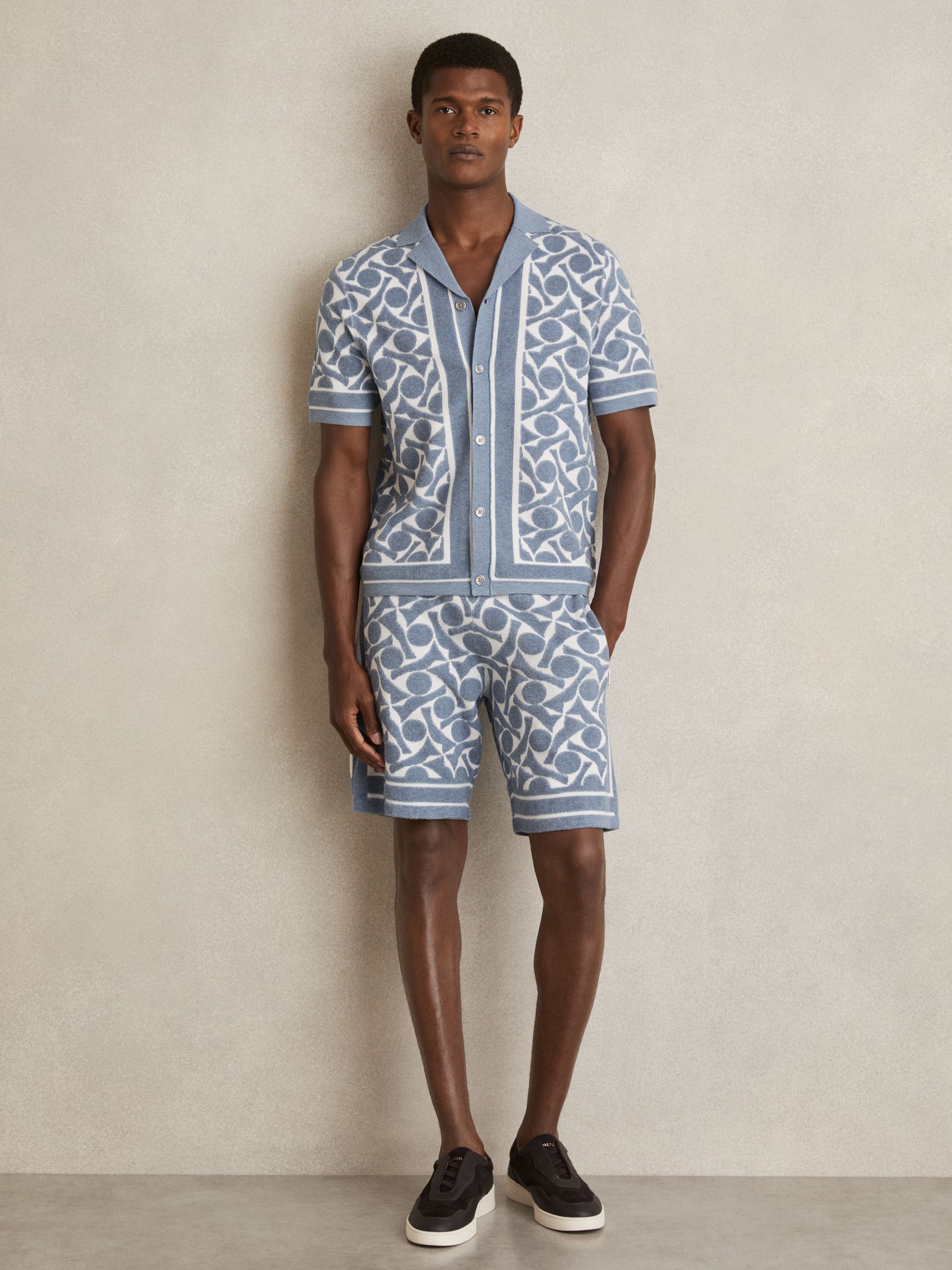 Abstract Pattern Towelling Shirt in Soft Blue/White