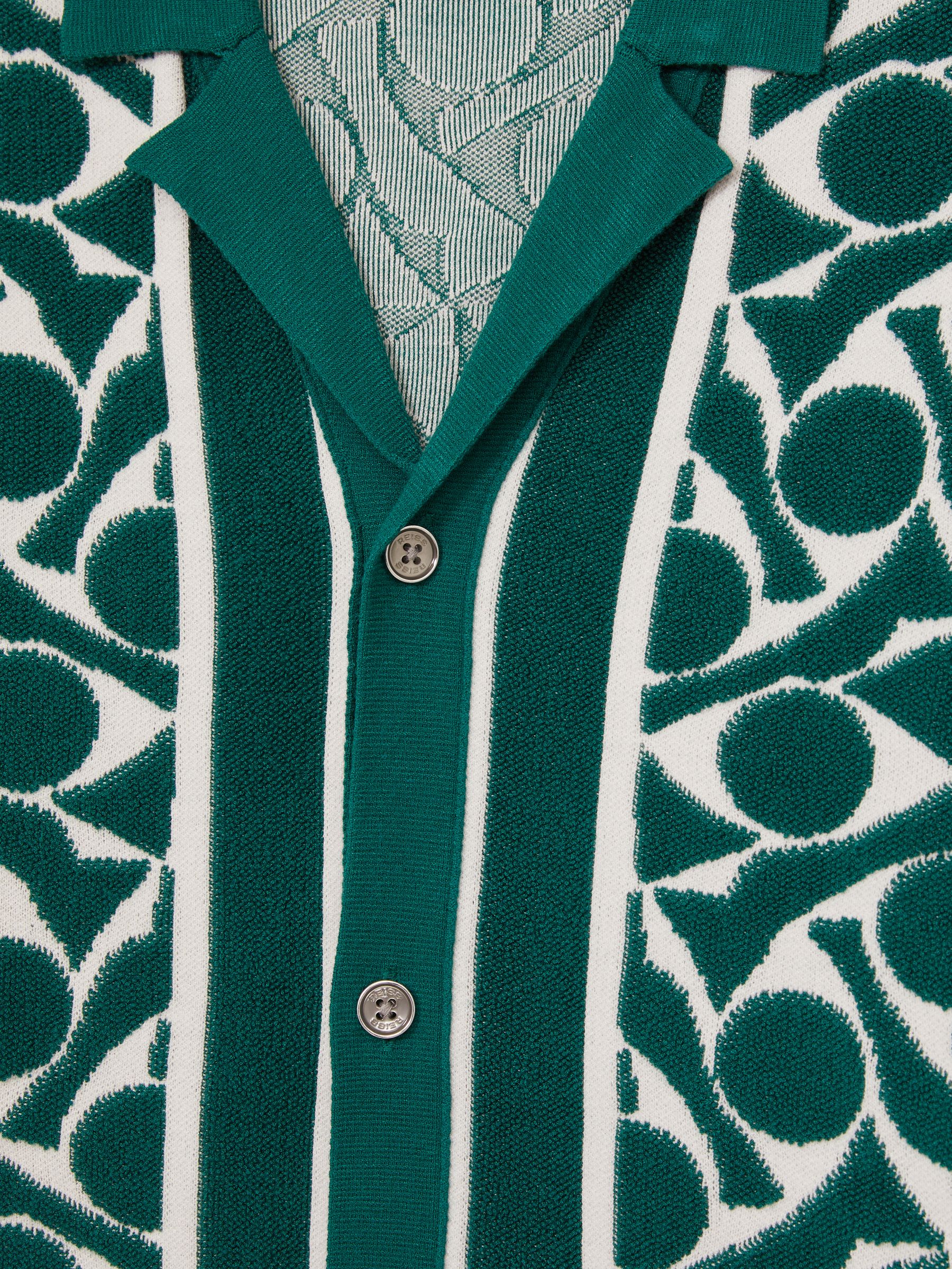 Abstract Pattern Towelling Shirt in Green/White