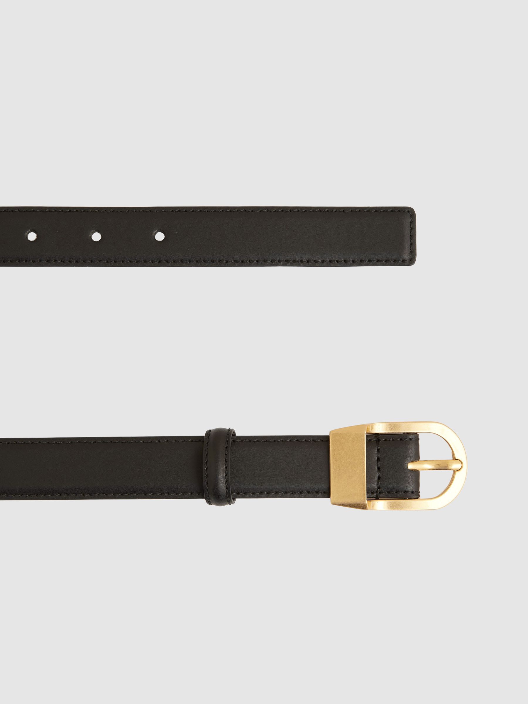 Leather Curved-Buckle Belt in Black