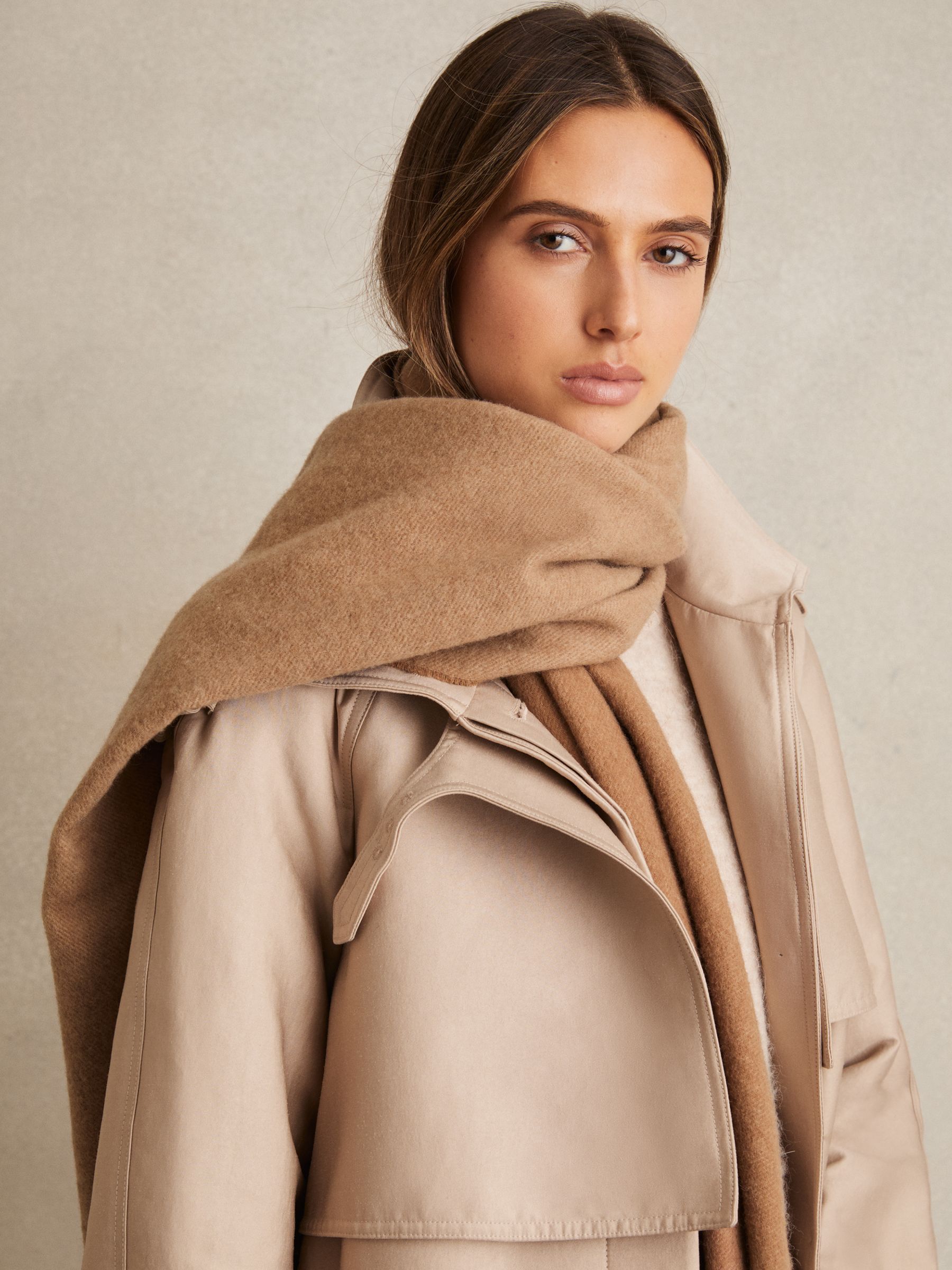 Wool-Cashmere Script-Logo Scarf in Biscuit